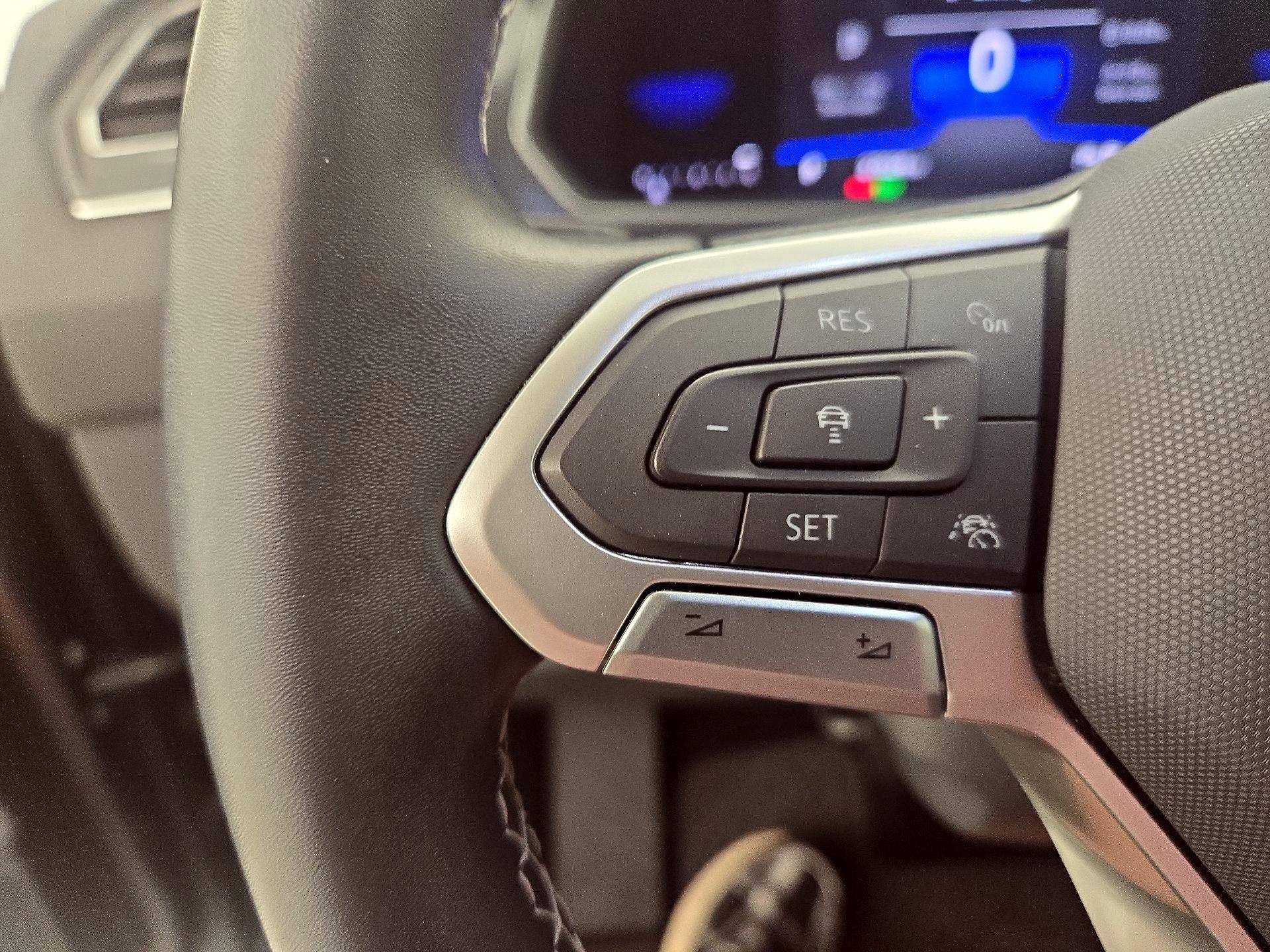 Thumbnail: 2023 Volkswagen Tiguan - 13