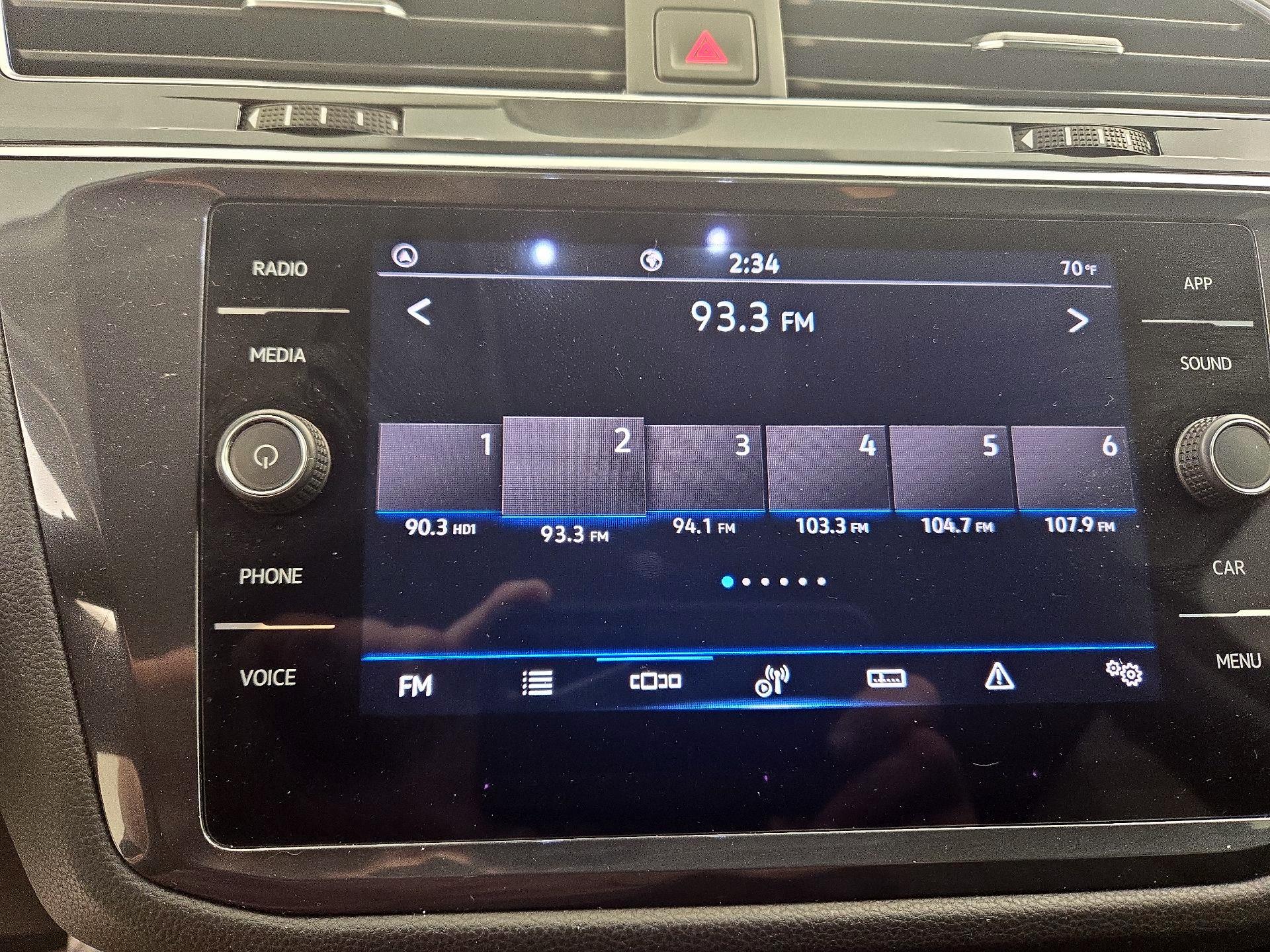 Thumbnail: 2023 Volkswagen Tiguan - 16