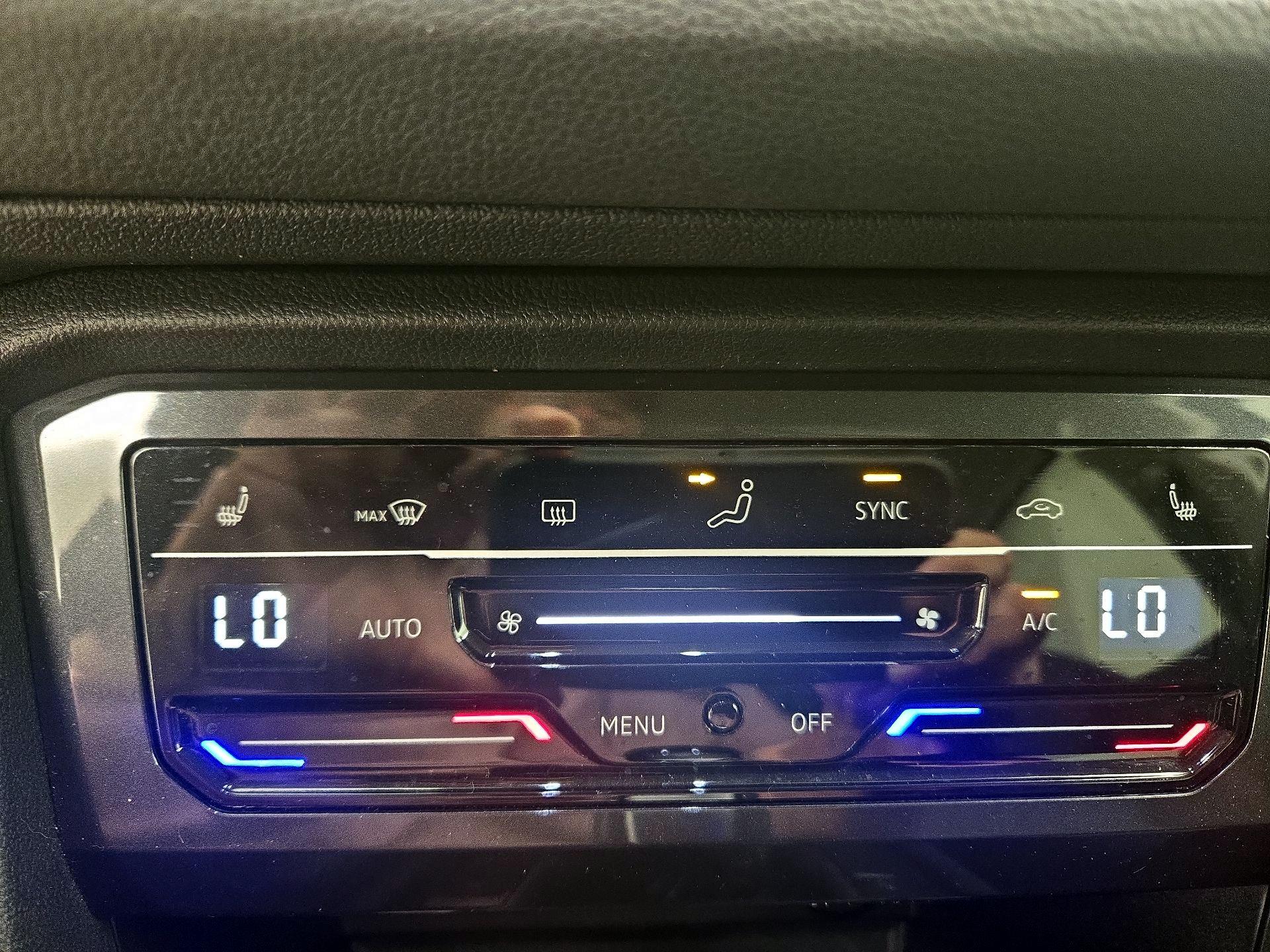 Thumbnail: 2023 Volkswagen Tiguan - 17