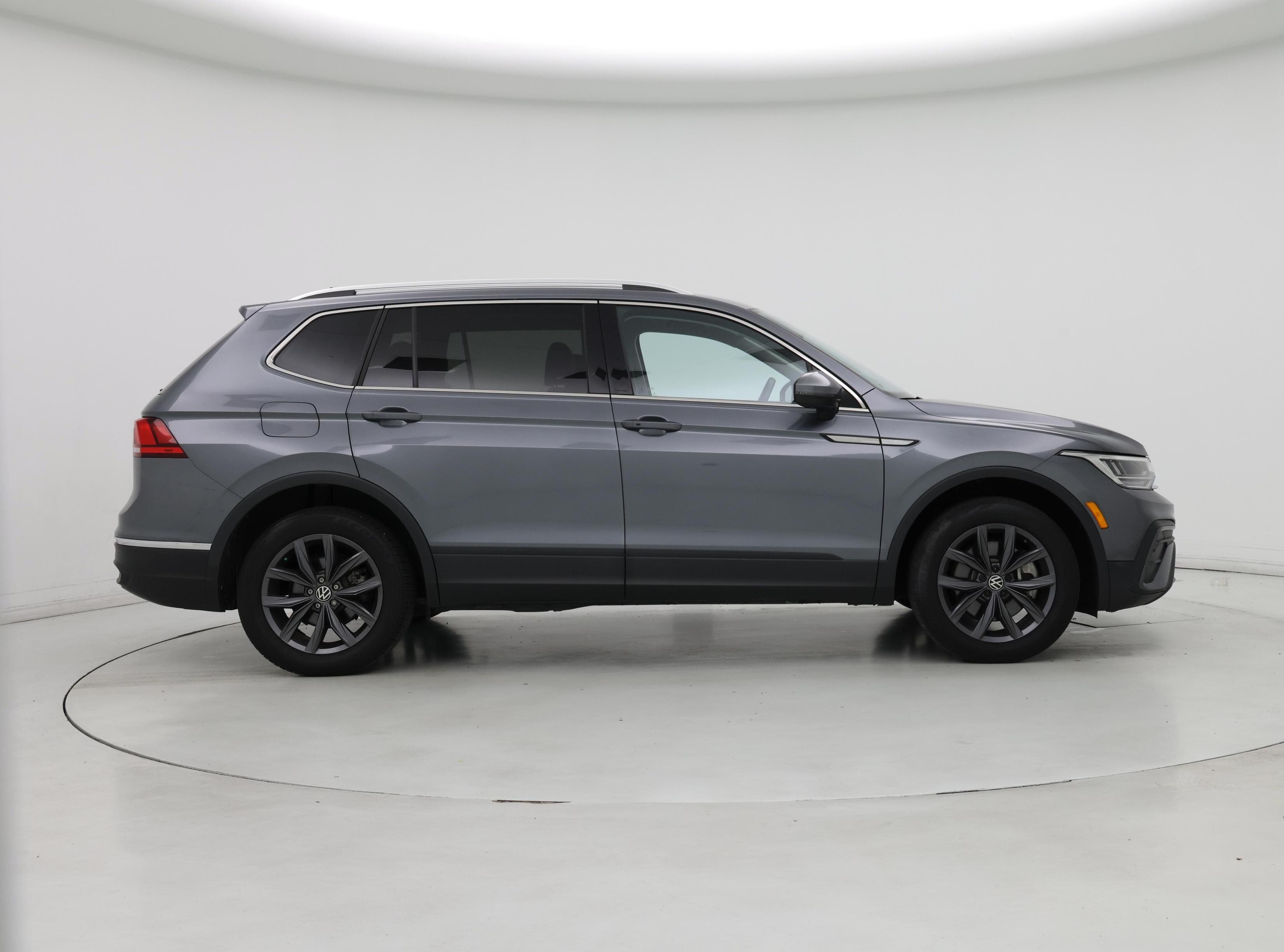 Thumbnail: 2023 Volkswagen Tiguan - 7