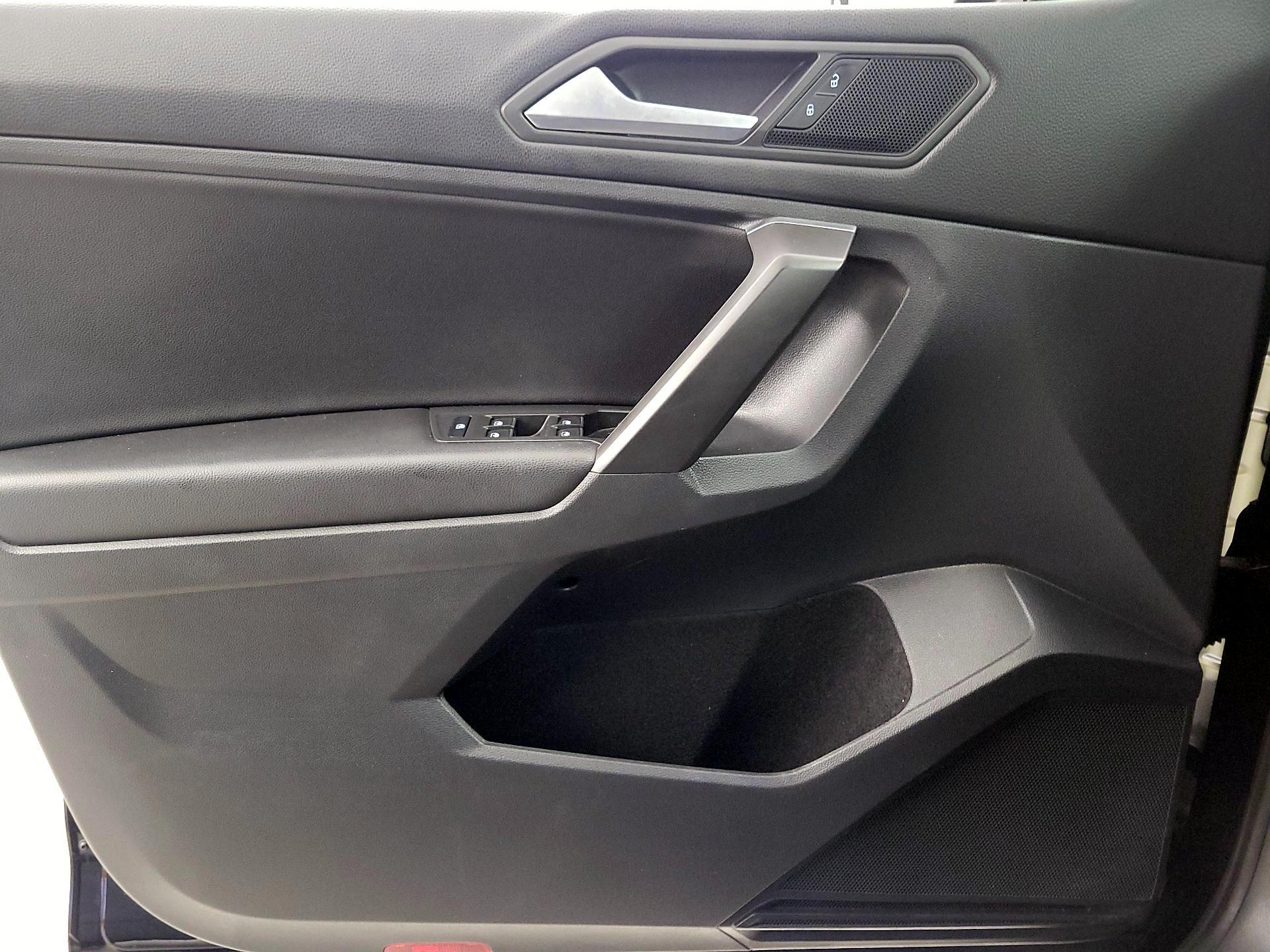 Thumbnail: 2021 Volkswagen Tiguan - 12