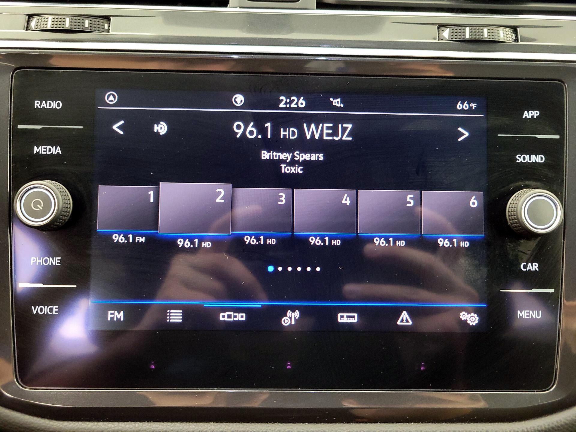 Thumbnail: 2021 Volkswagen Tiguan - 15