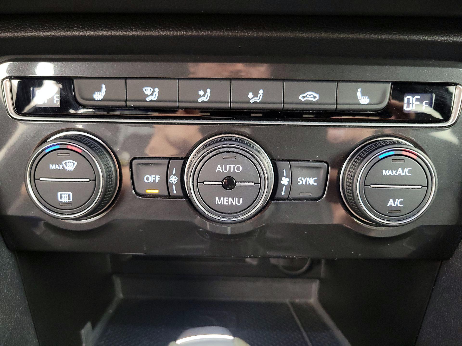 Thumbnail: 2021 Volkswagen Tiguan - 16