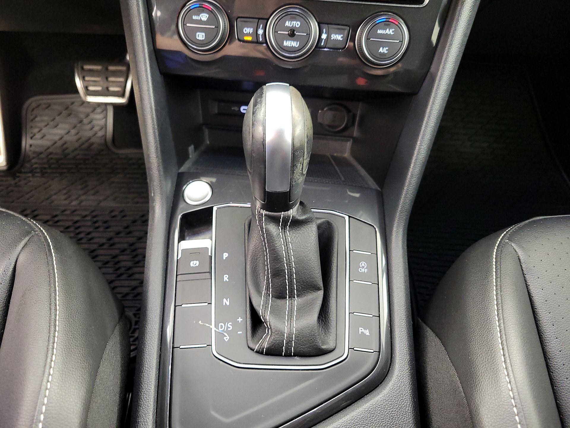 Thumbnail: 2021 Volkswagen Tiguan - 17