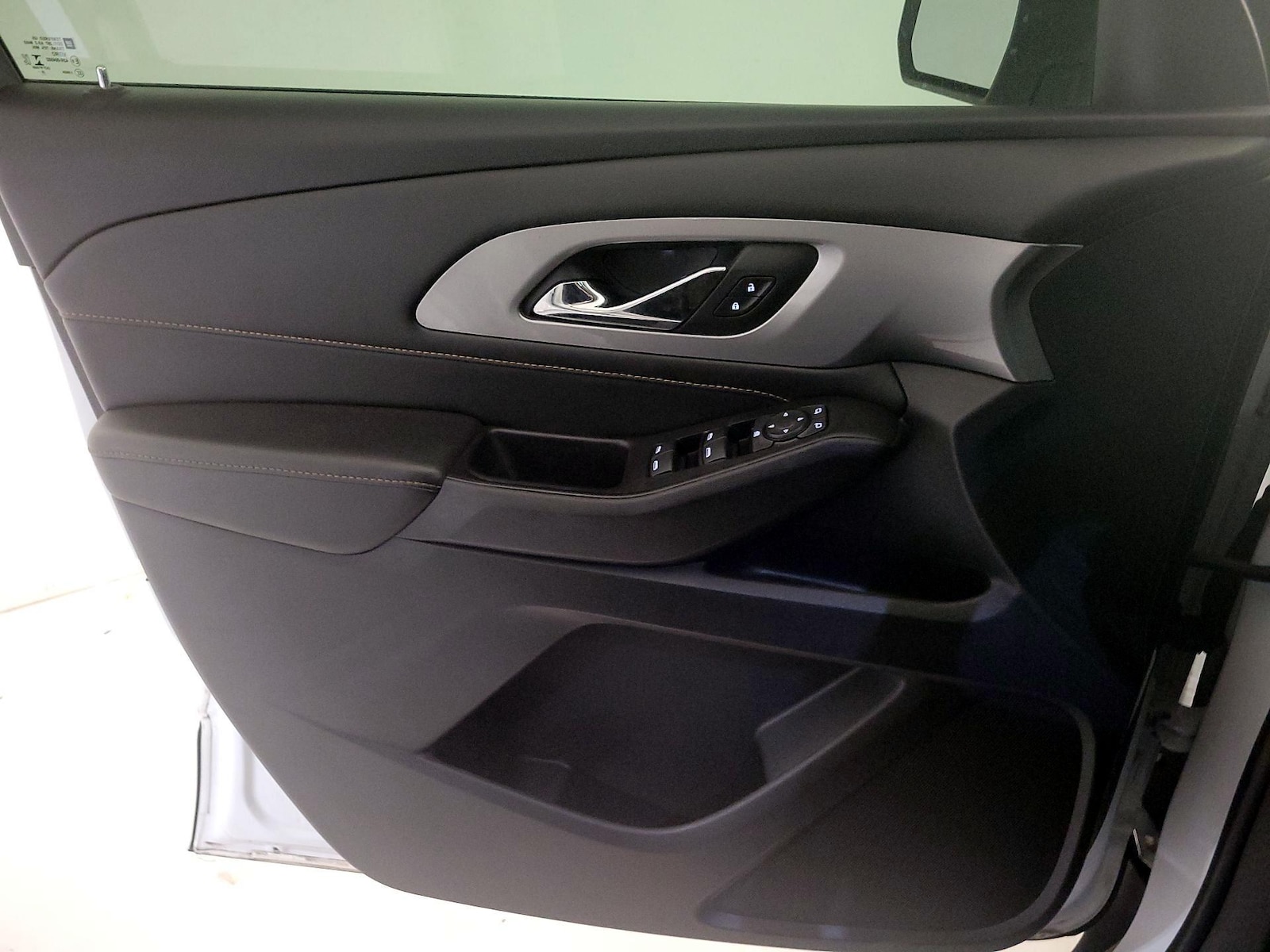 2021 Chevrolet Traverse LS - Photo 13