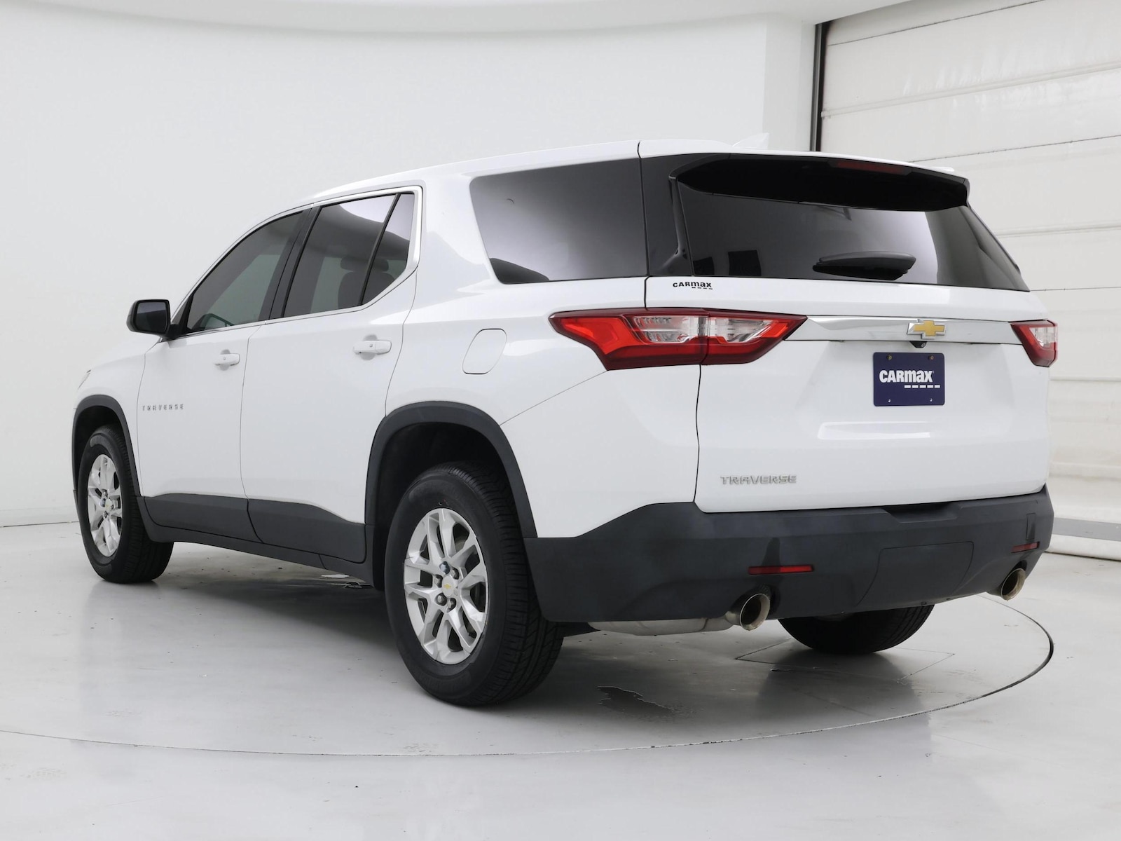 2021 Chevrolet Traverse LS - Photo 3