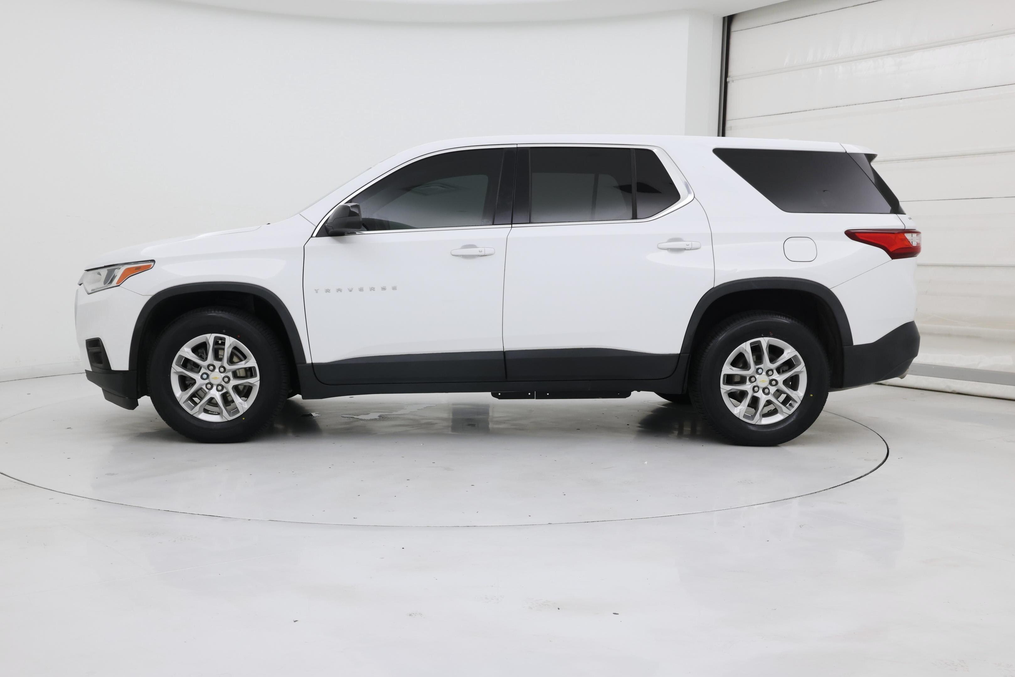 Thumbnail: 2021 Chevrolet Traverse - 3