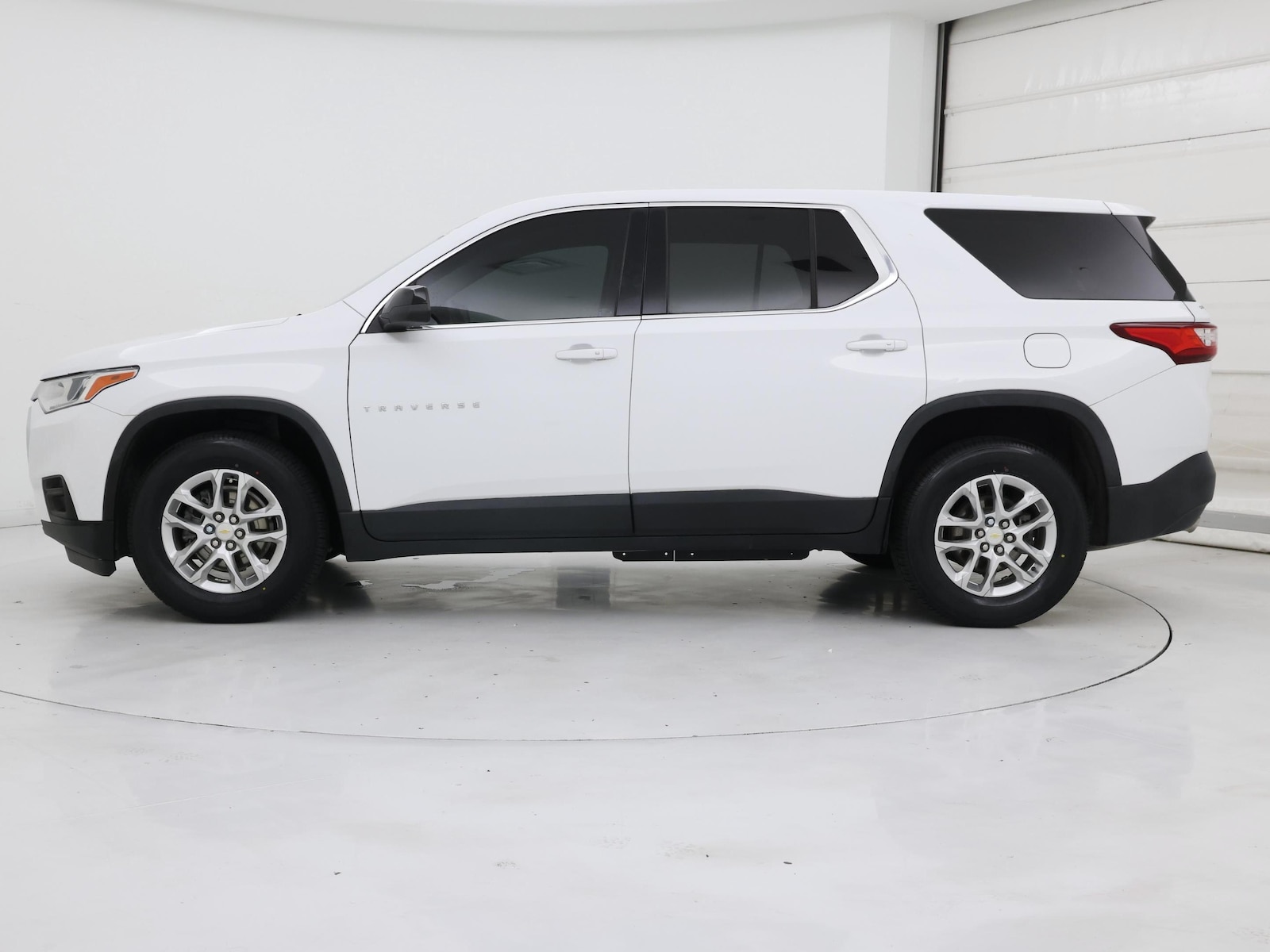 2021 Chevrolet Traverse LS - Photo 4