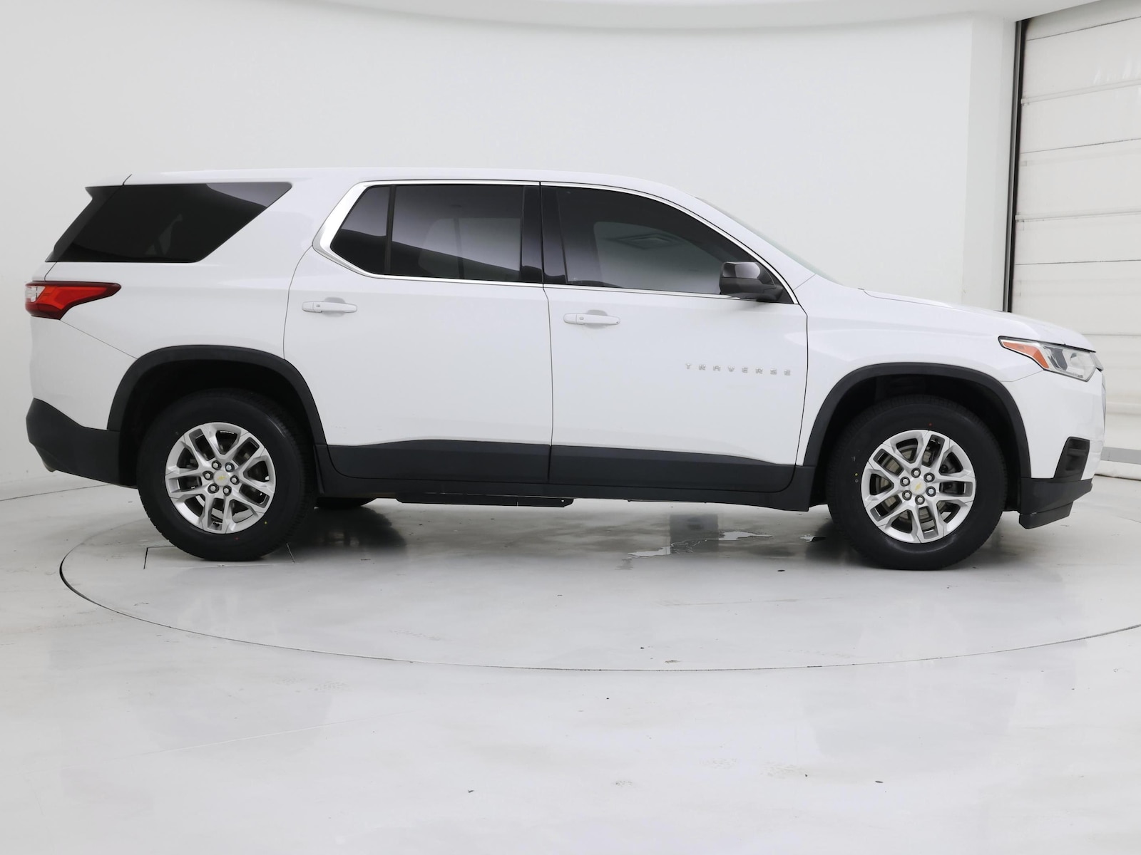 2021 Chevrolet Traverse LS - Photo 8