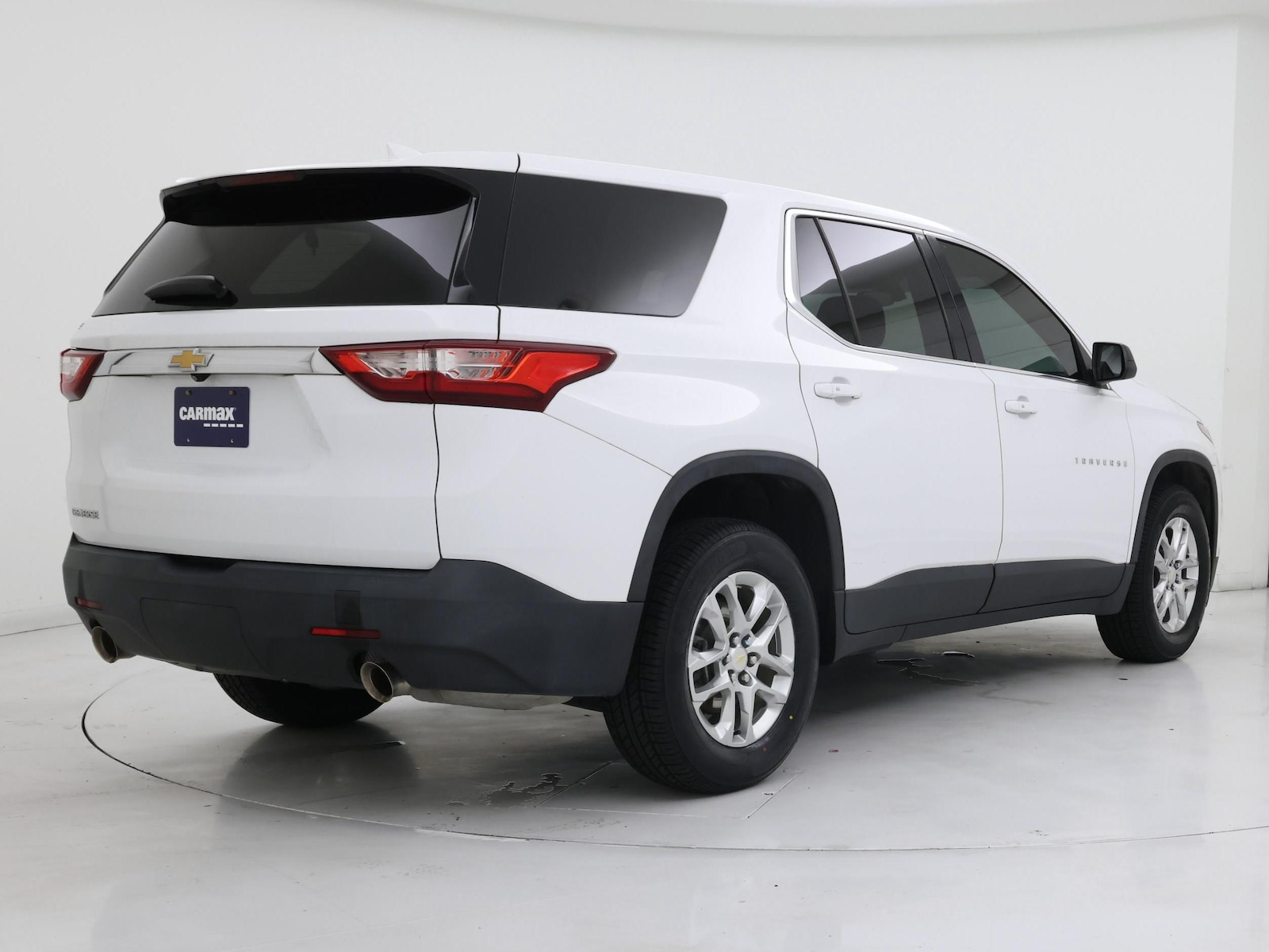 2021 Chevrolet Traverse LS - Photo 9