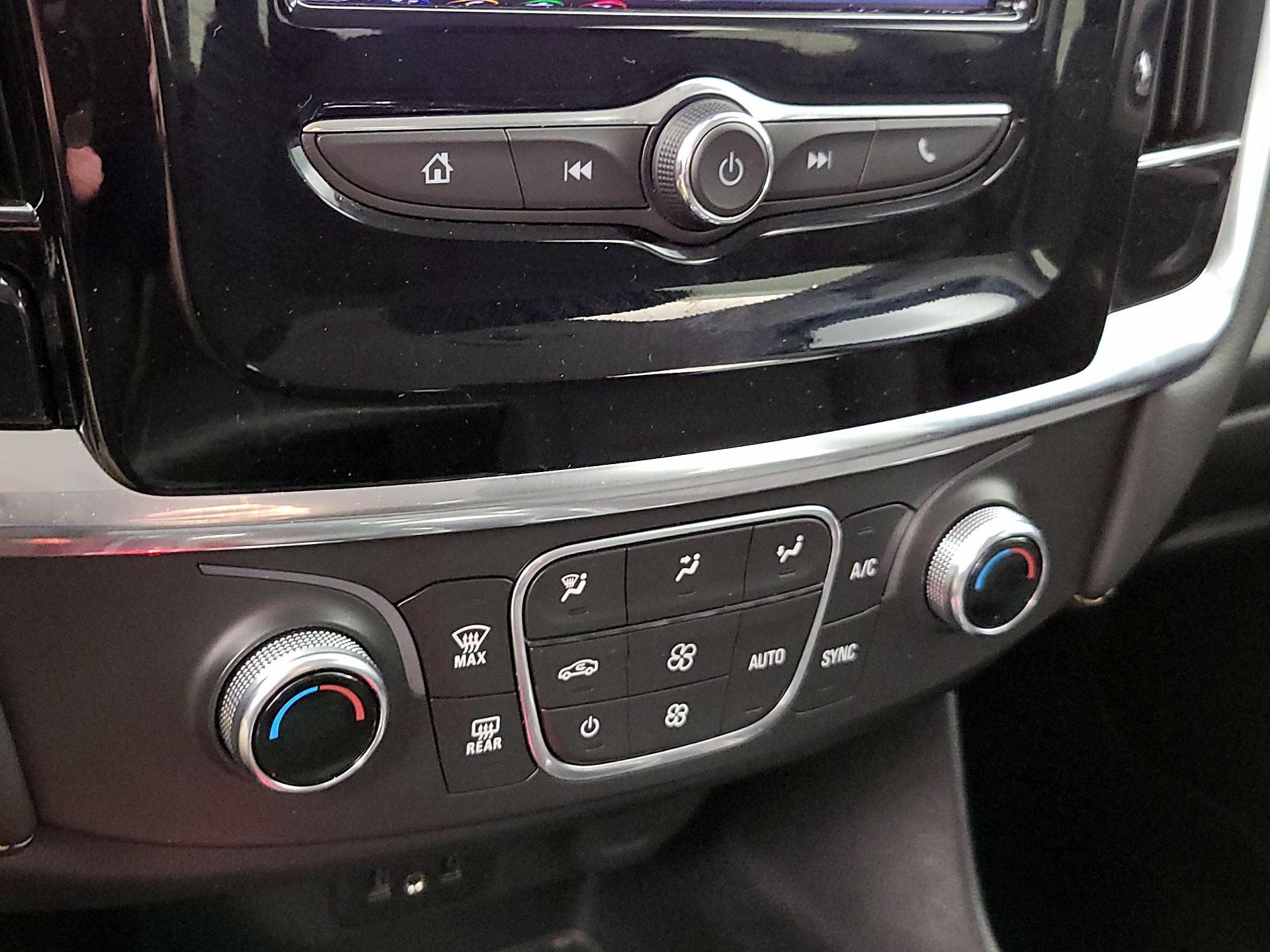 Thumbnail: 2021 Chevrolet Traverse - 17