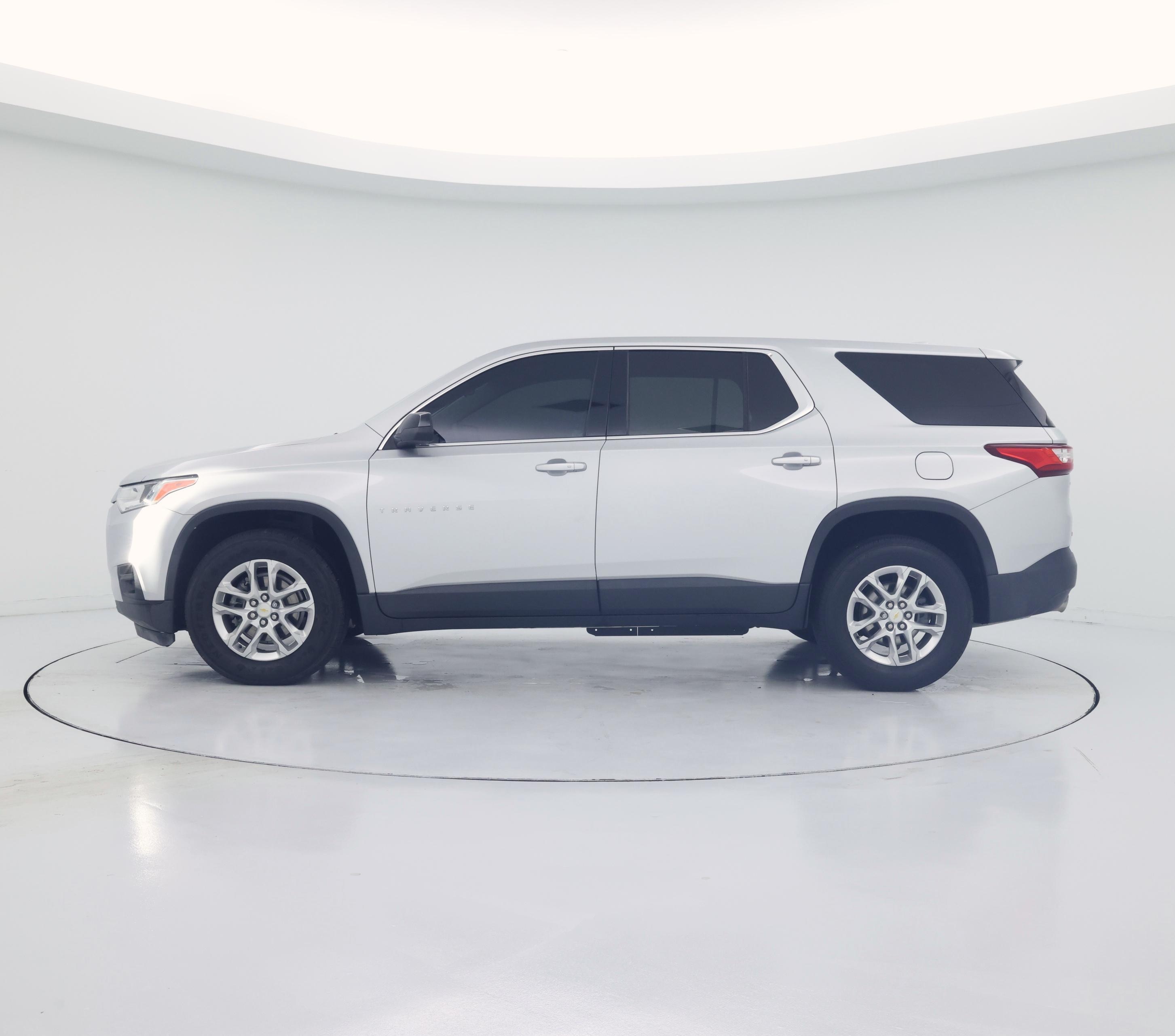 Thumbnail: 2021 Chevrolet Traverse - 3