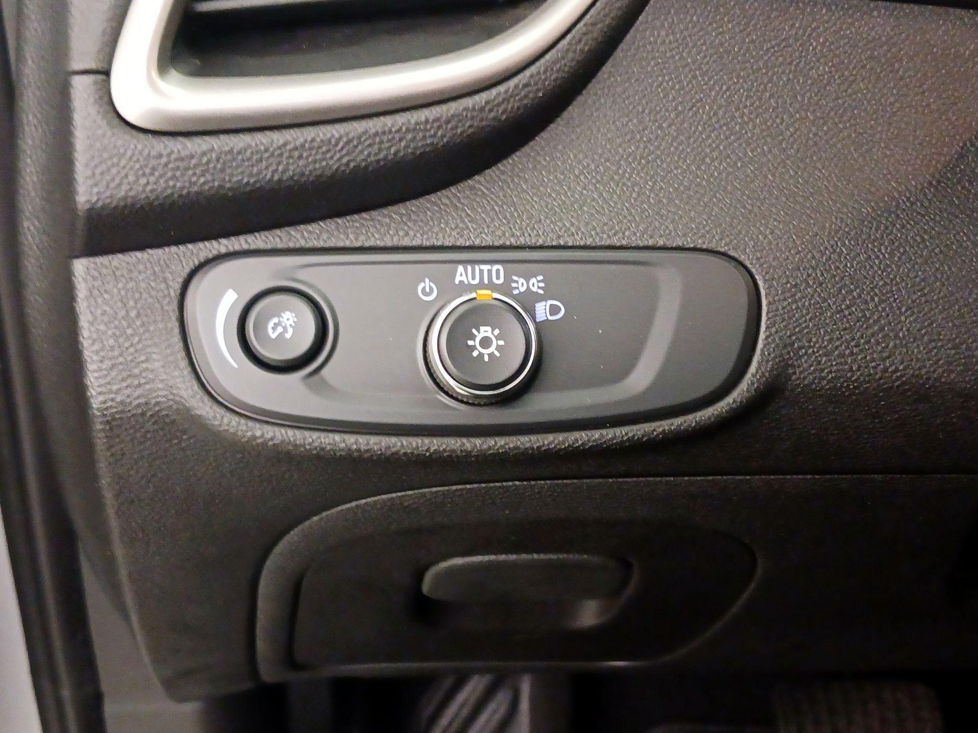 Thumbnail: 2020 Chevrolet Trax - 13