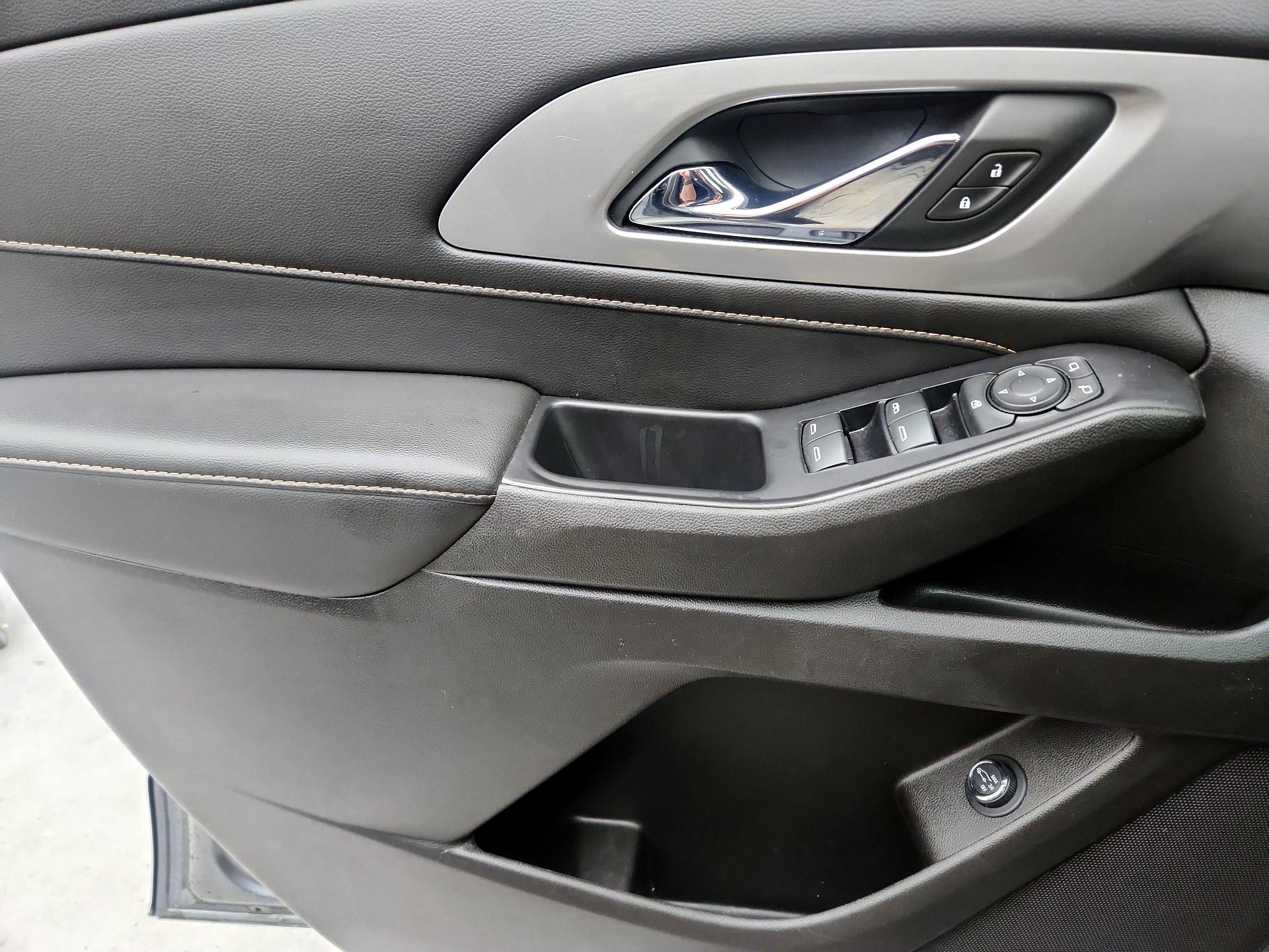 Thumbnail: 2021 Chevrolet Traverse - 12