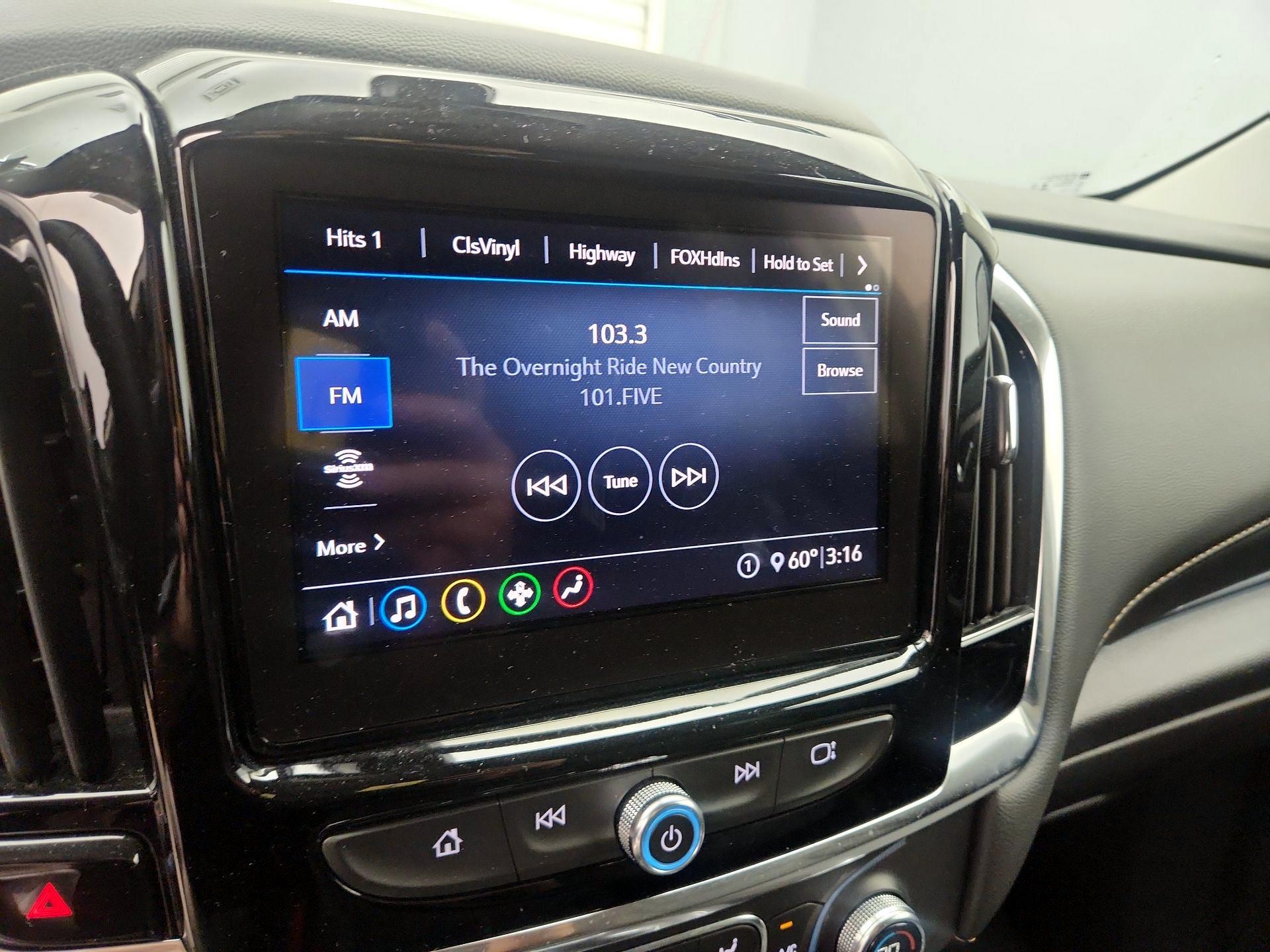Thumbnail: 2021 Chevrolet Traverse - 15