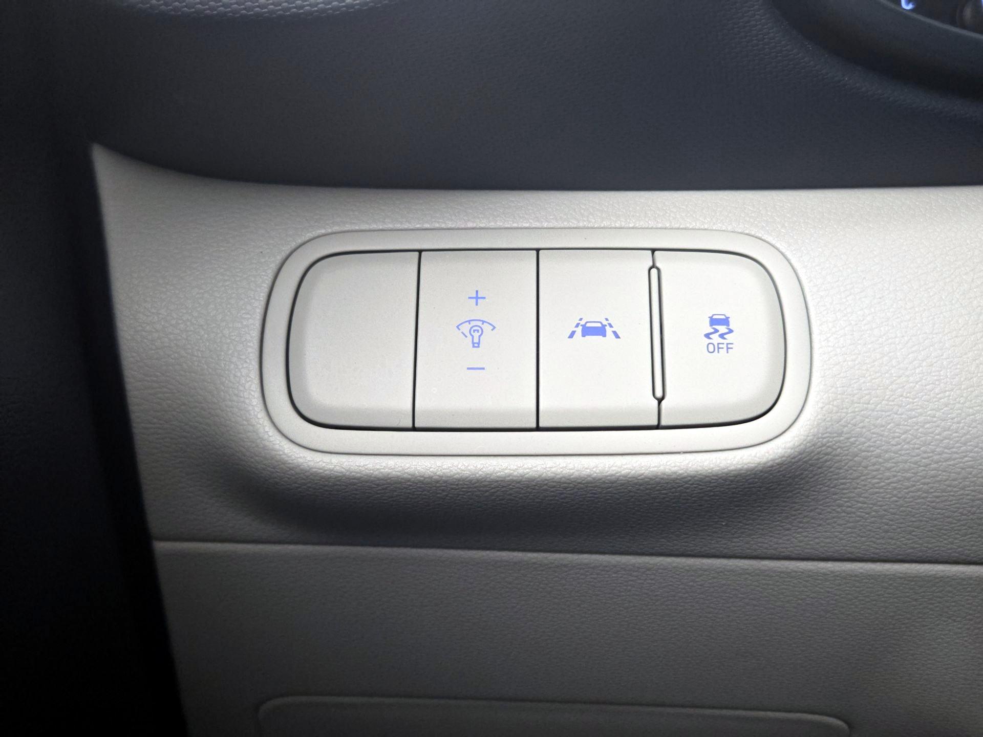 Thumbnail: 2022 Hyundai Venue - 13