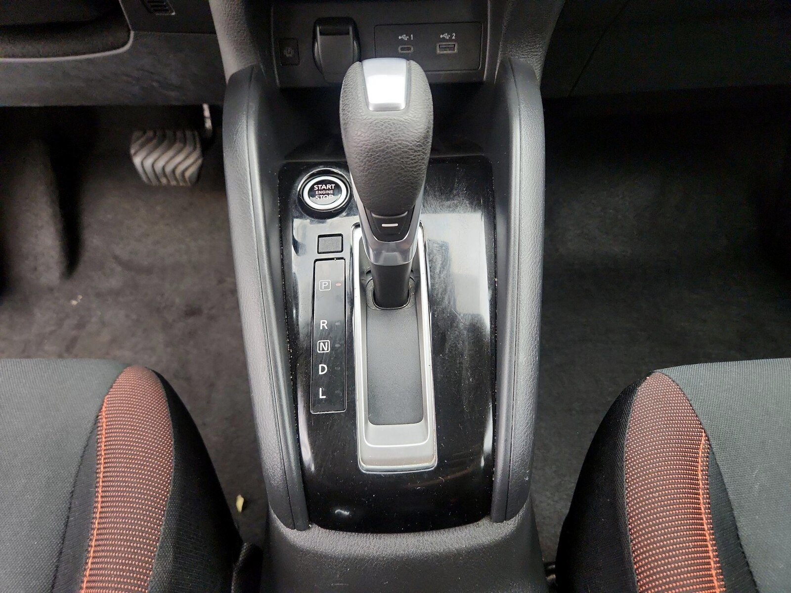 2024 Nissan Versa Sedan SR - Photo 17