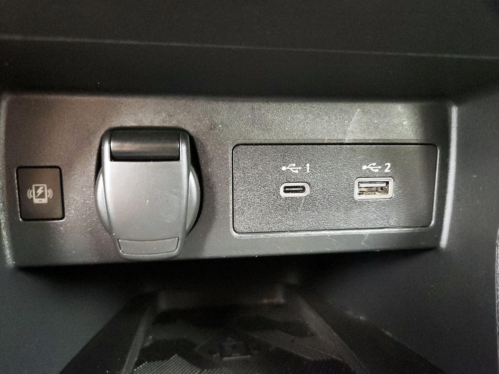 2024 Nissan Versa Sedan SR - Photo 18