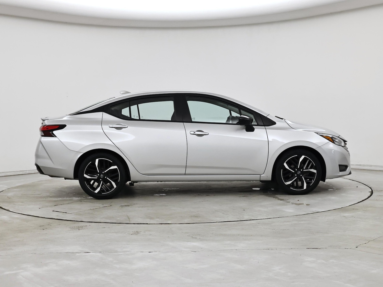 2024 Nissan Versa Sedan SR - Photo 8