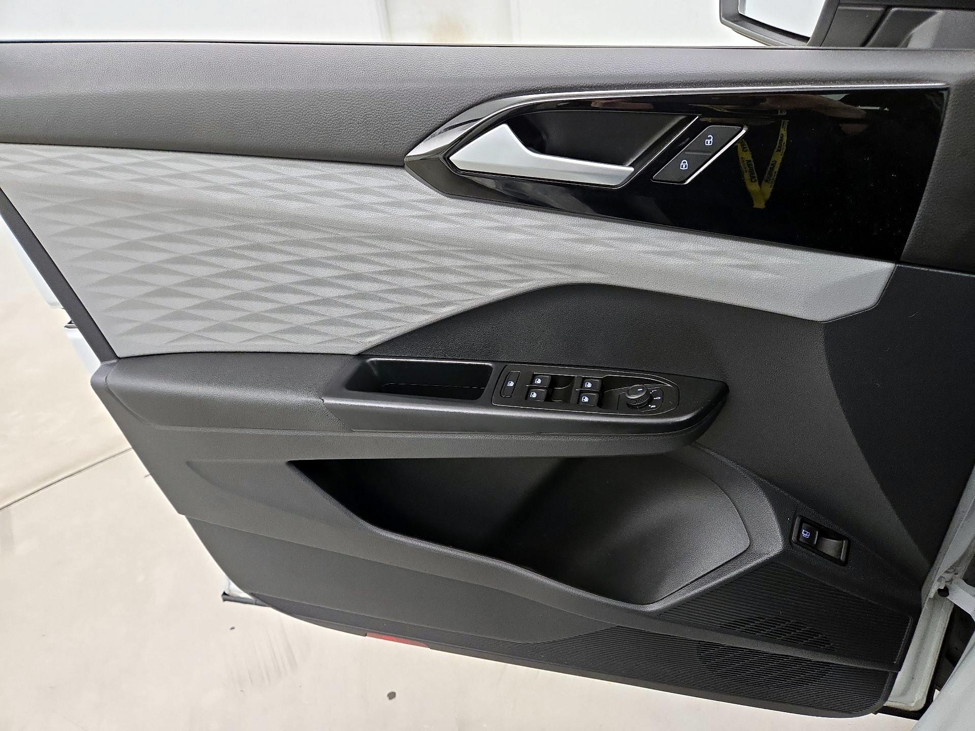 Thumbnail: 2023 Volkswagen Taos - 12