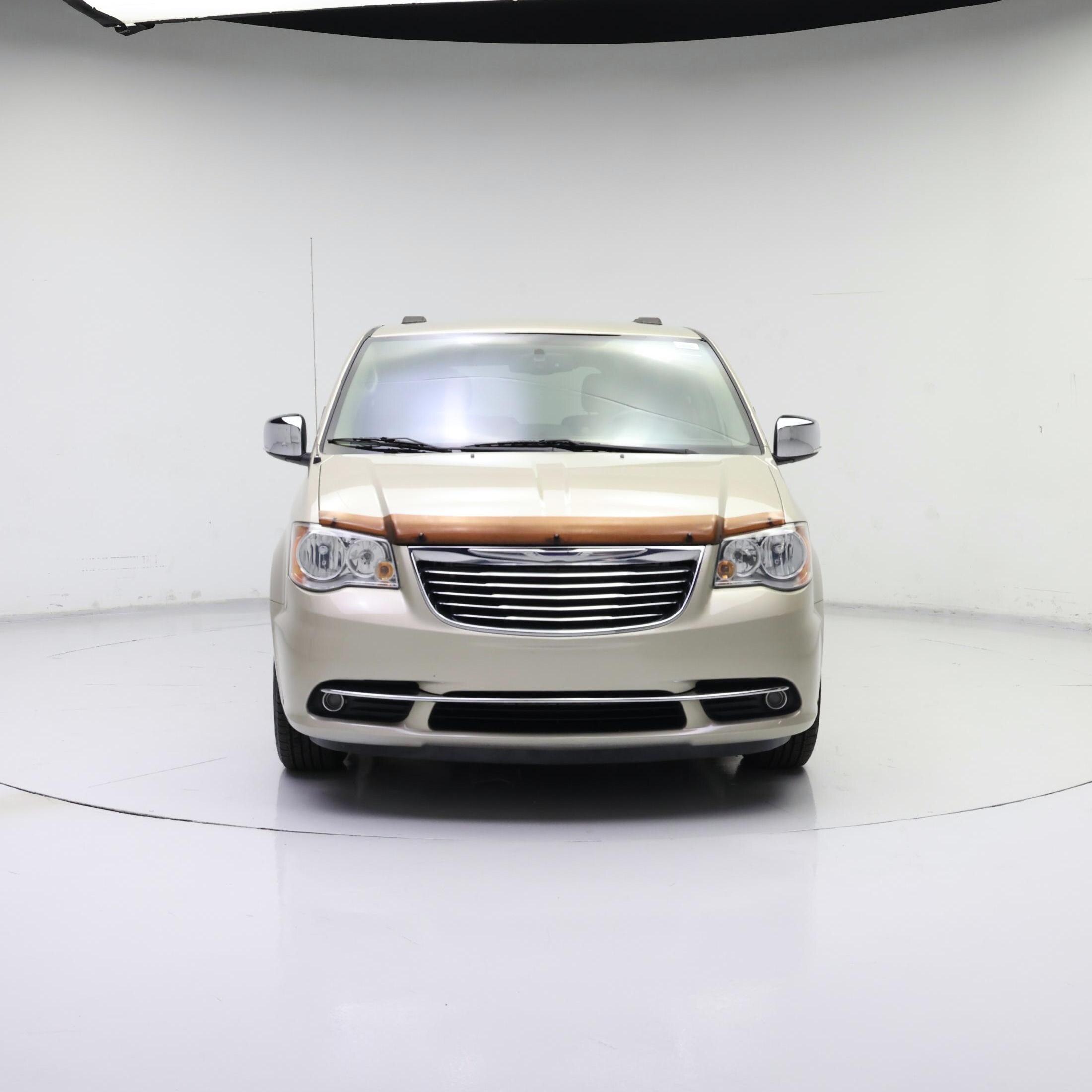 Thumbnail: 2016 Chrysler Town & Country - 5