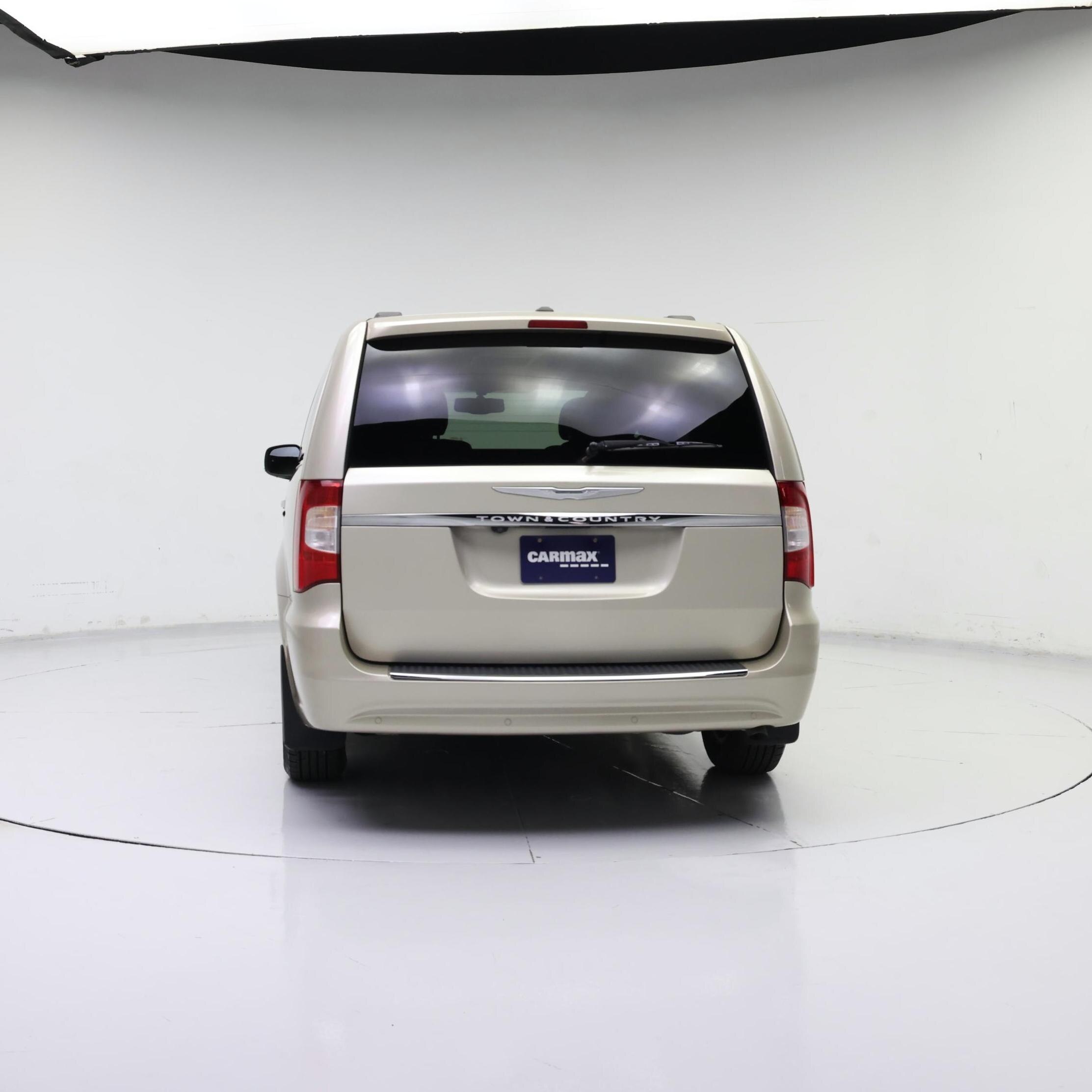 Thumbnail: 2016 Chrysler Town & Country - 6