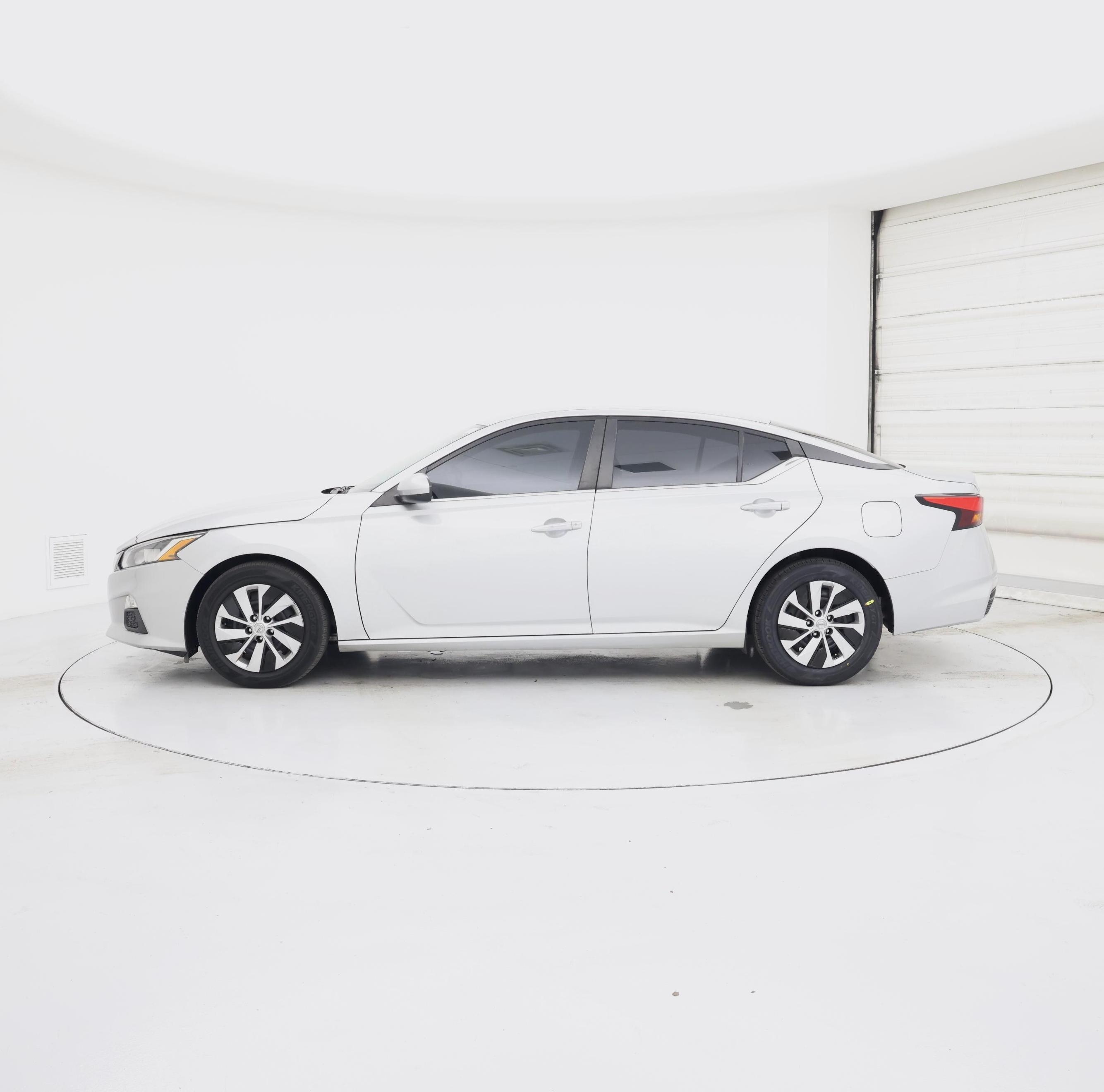 Thumbnail: 2021 Nissan Altima - 3