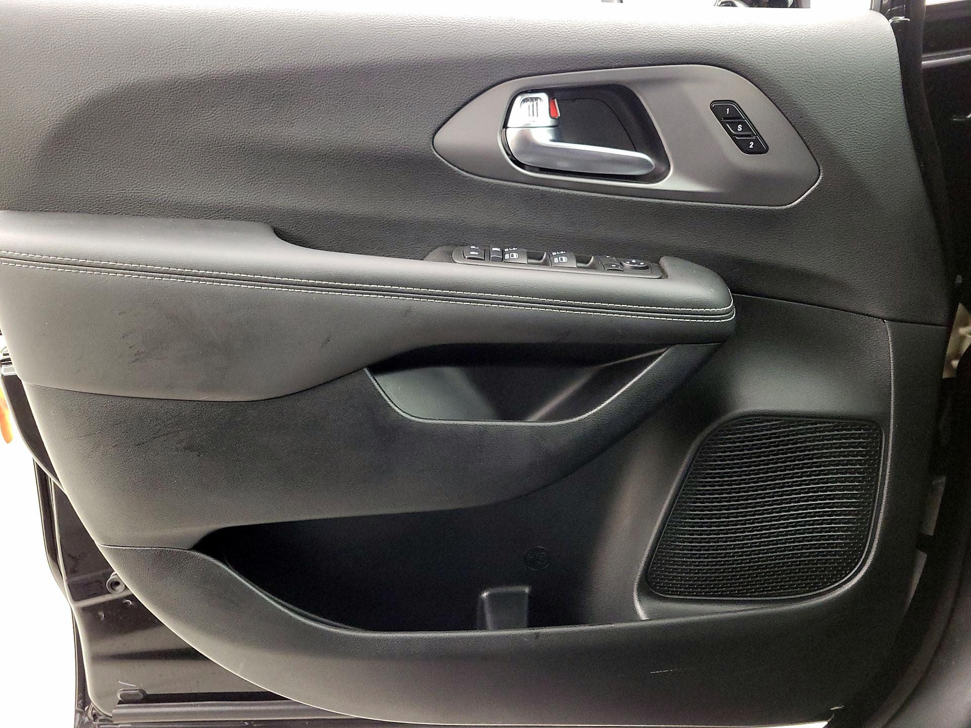 Thumbnail: 2025 Chrysler Pacifica - 12