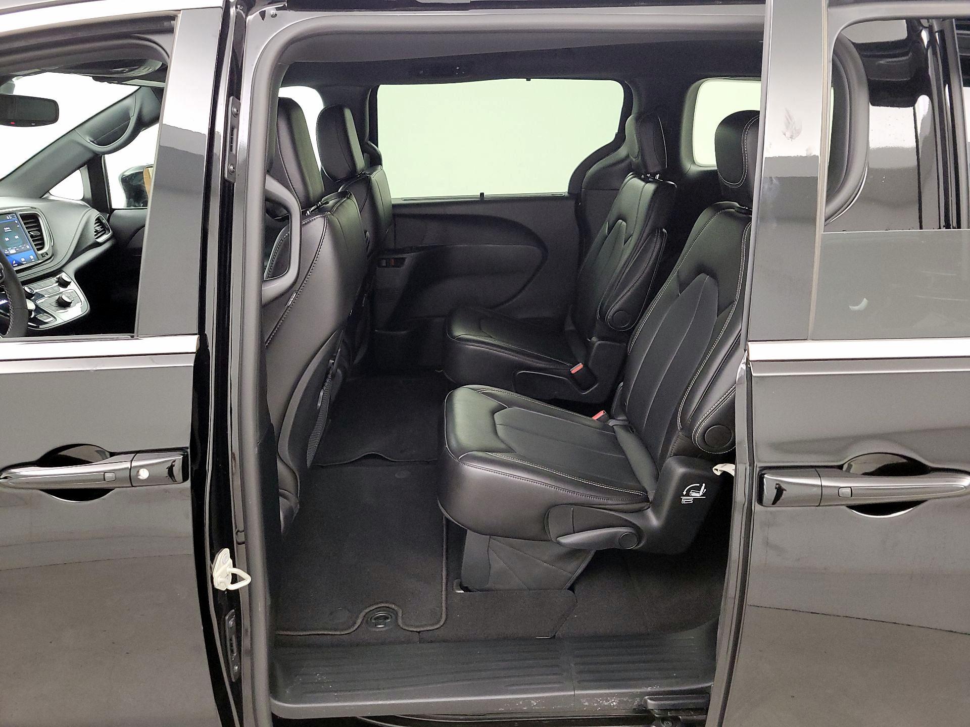 Thumbnail: 2025 Chrysler Pacifica - 19