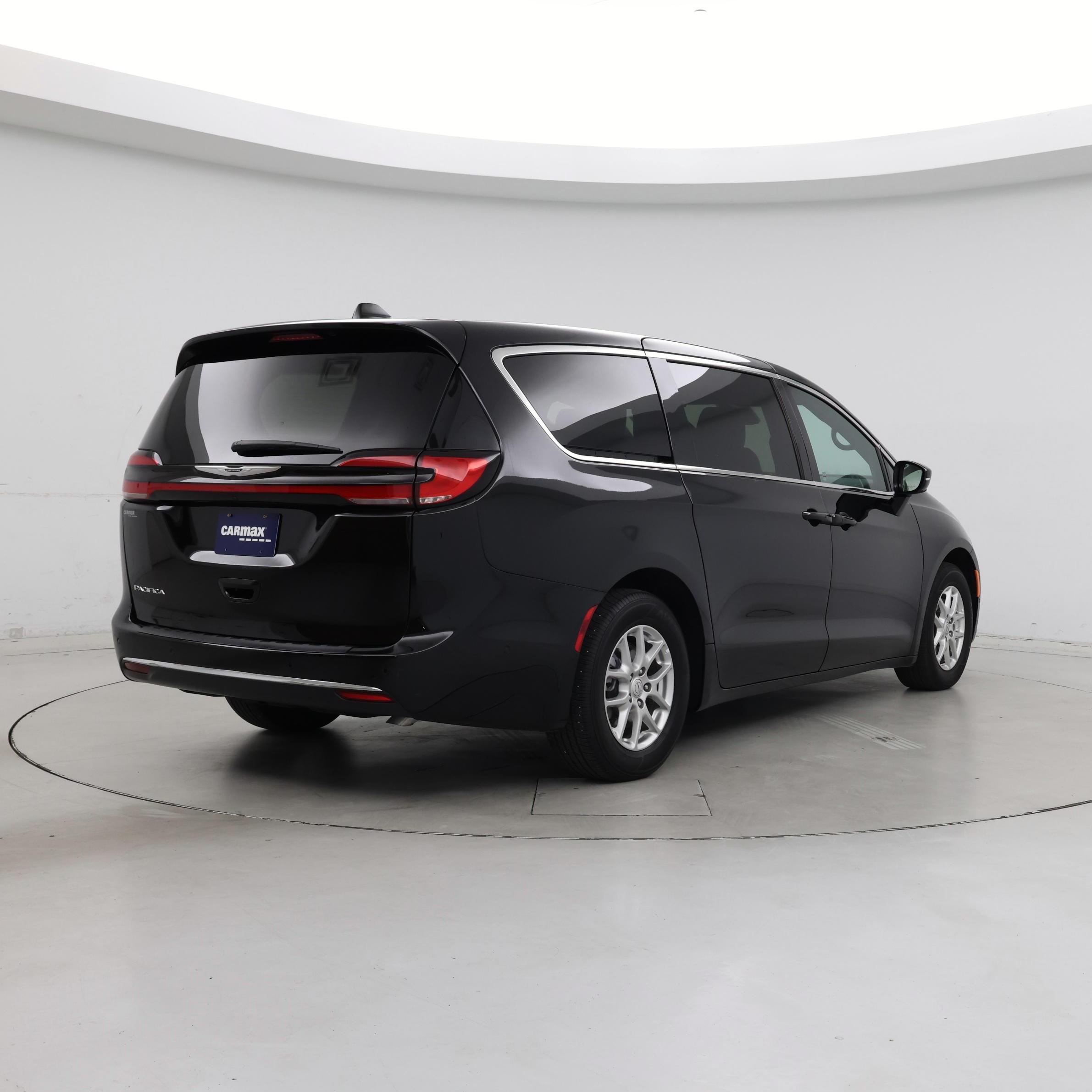 Thumbnail: 2025 Chrysler Pacifica - 8