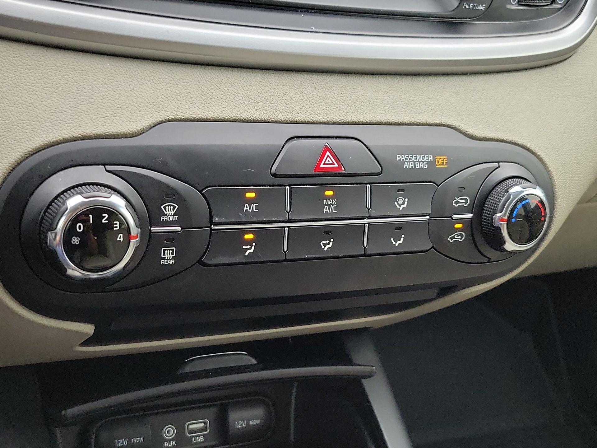 Thumbnail: 2020 Kia Sorento - 16