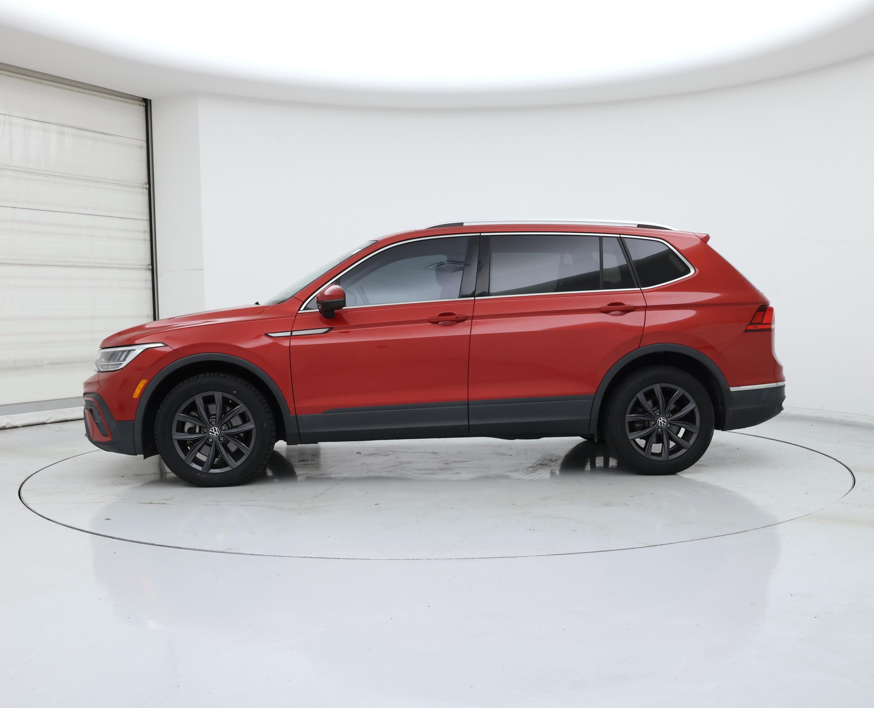 Thumbnail: 2022 Volkswagen Tiguan - 3