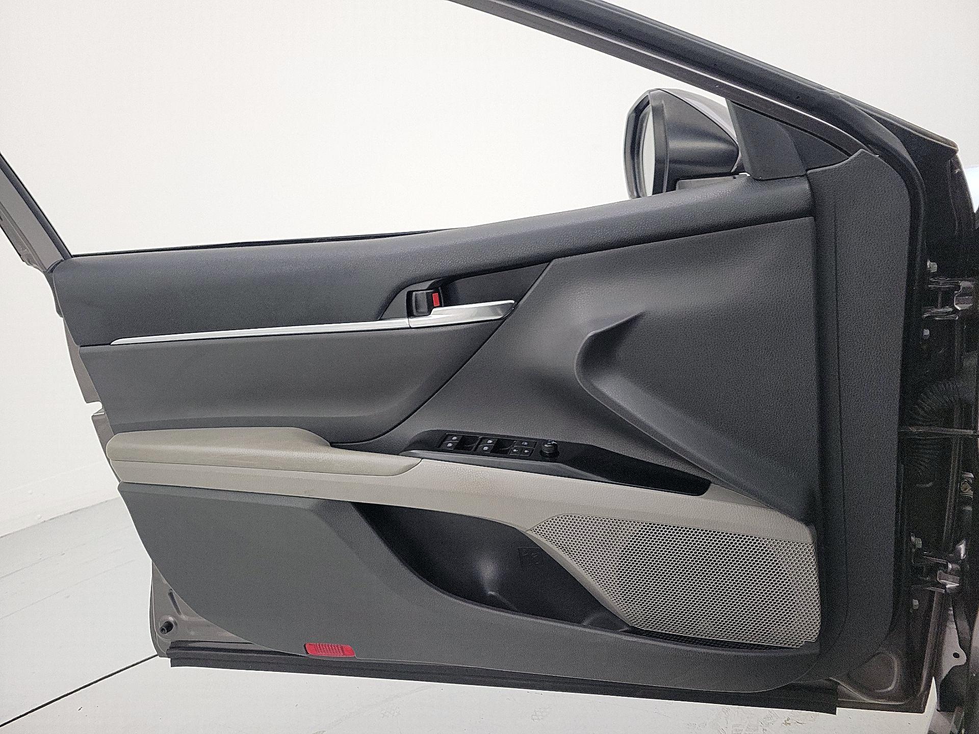 Thumbnail: 2020 Toyota Camry - 12