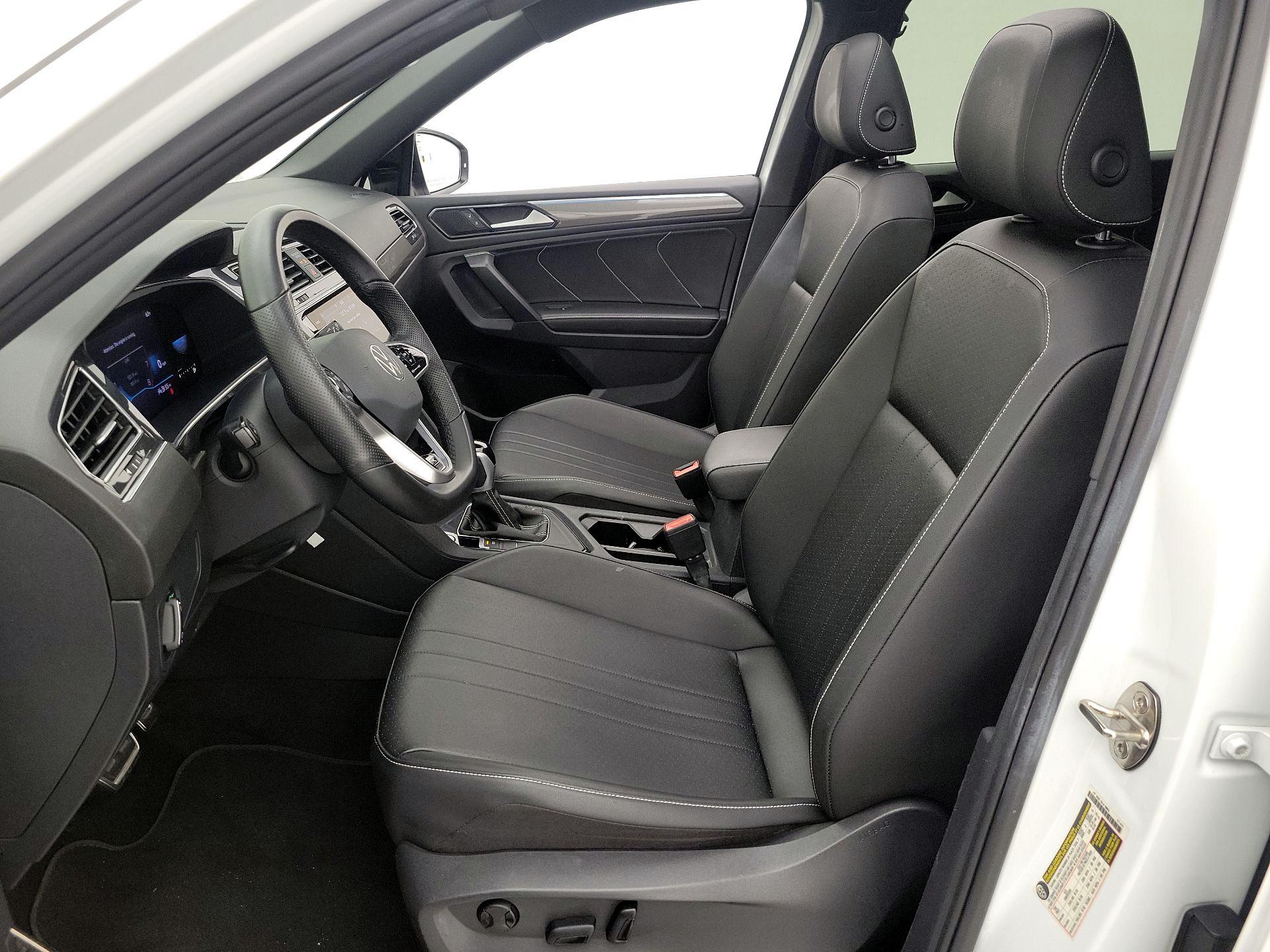 Thumbnail: 2023 Volkswagen Tiguan - 11