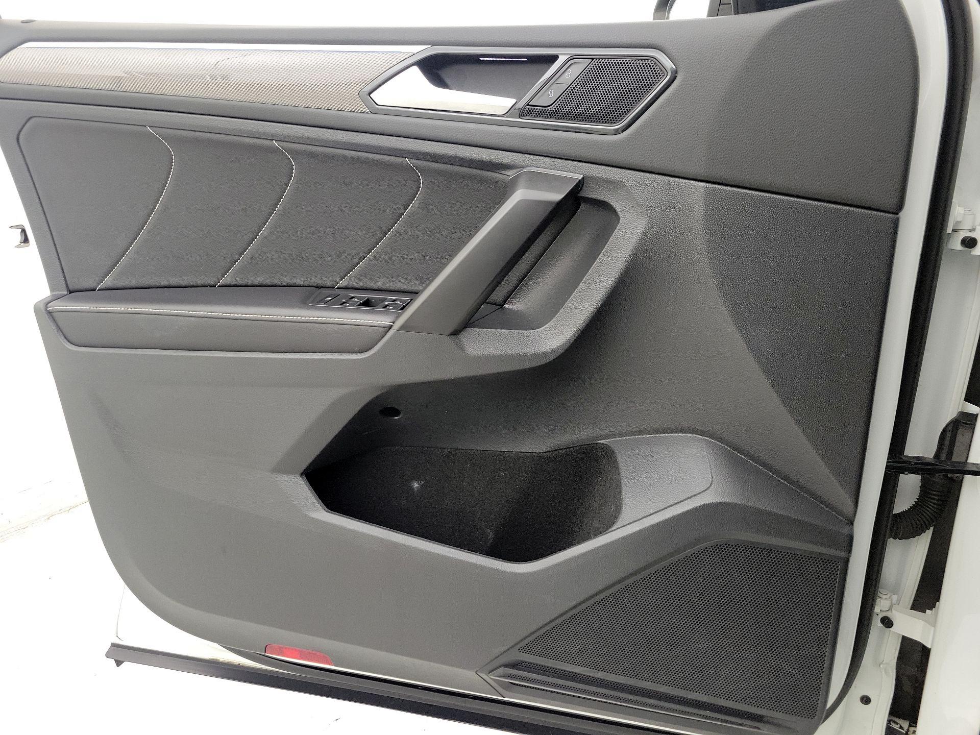 Thumbnail: 2023 Volkswagen Tiguan - 12