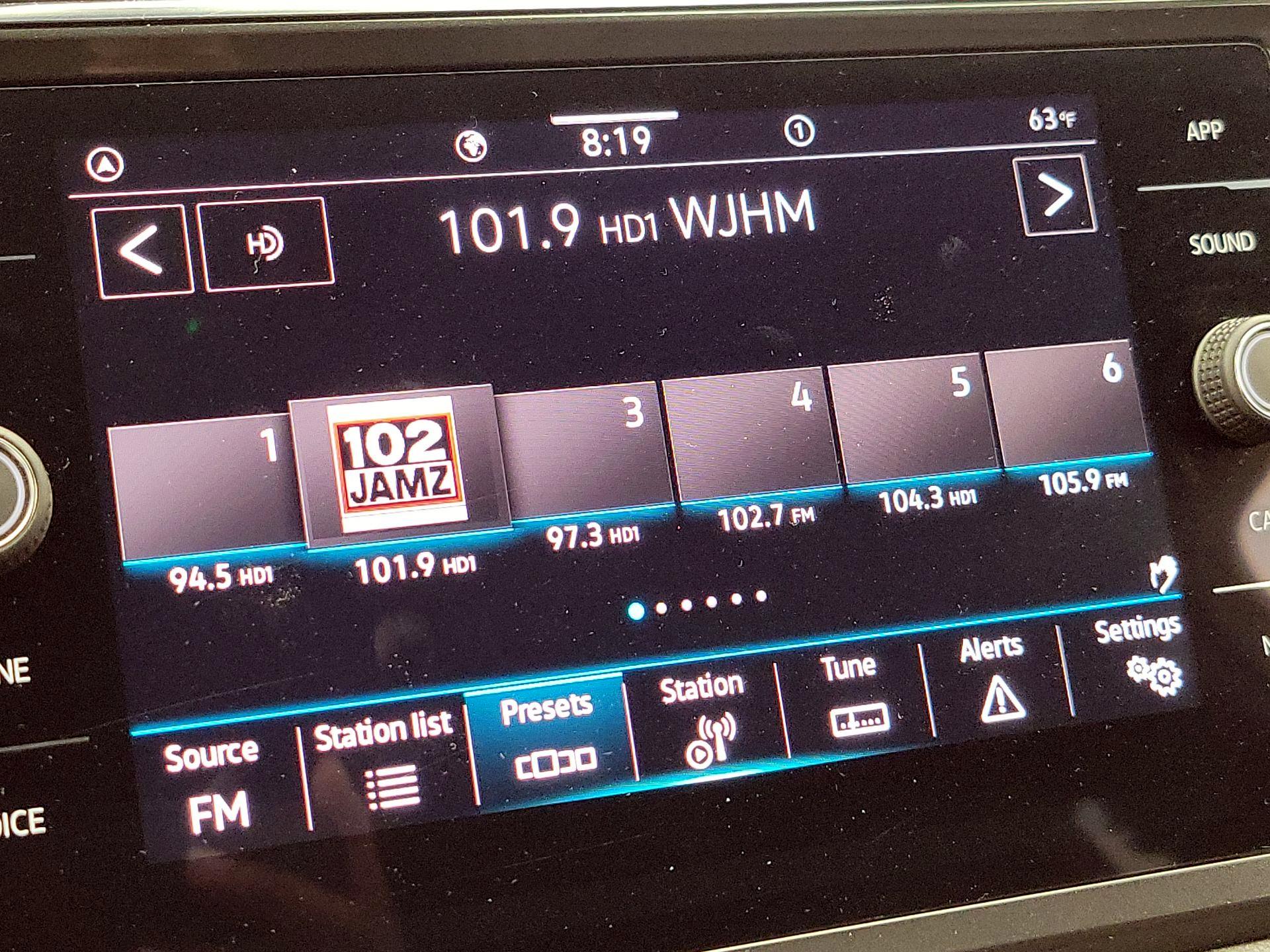 Thumbnail: 2023 Volkswagen Tiguan - 15