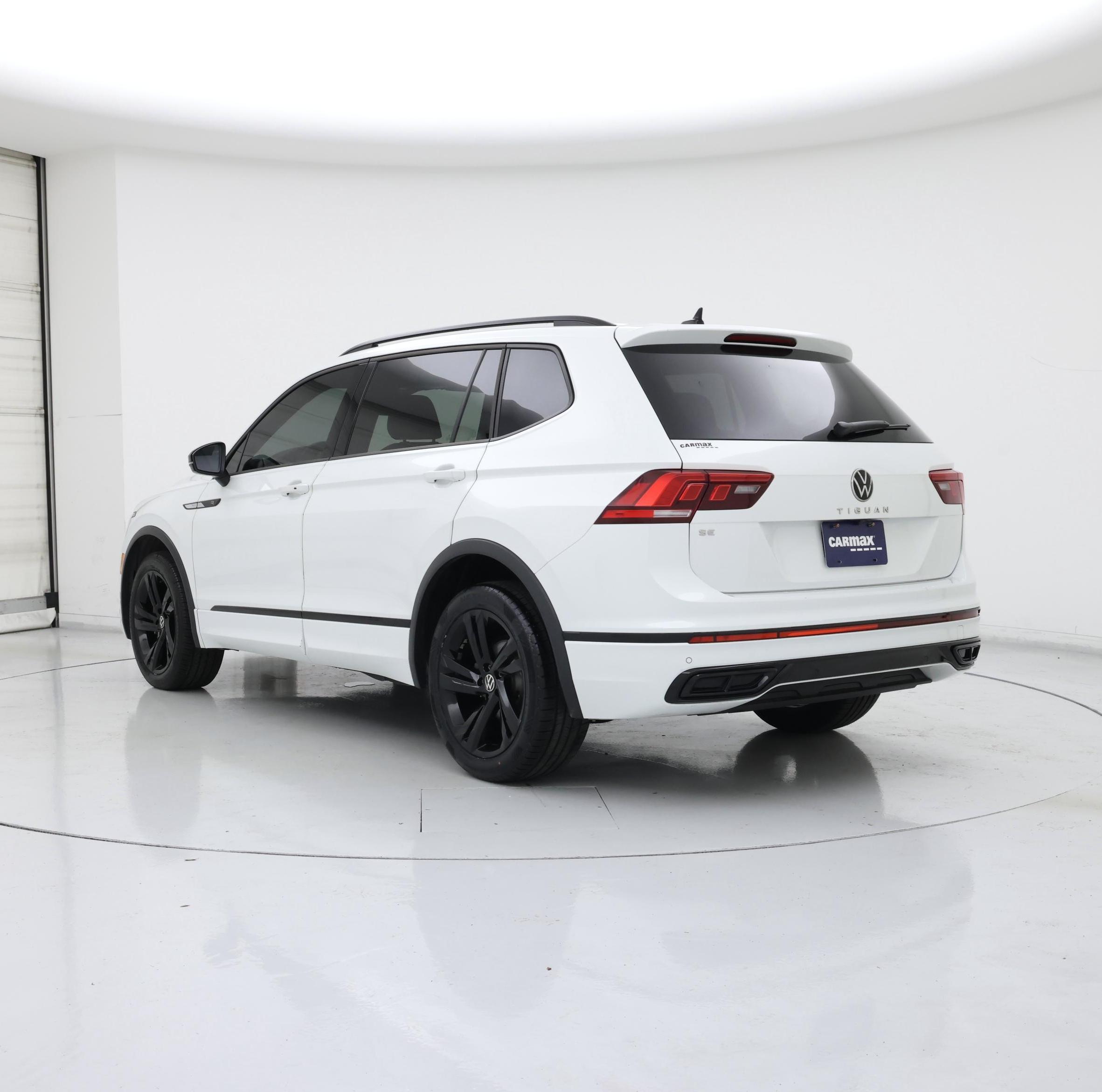 Thumbnail: 2023 Volkswagen Tiguan - 2