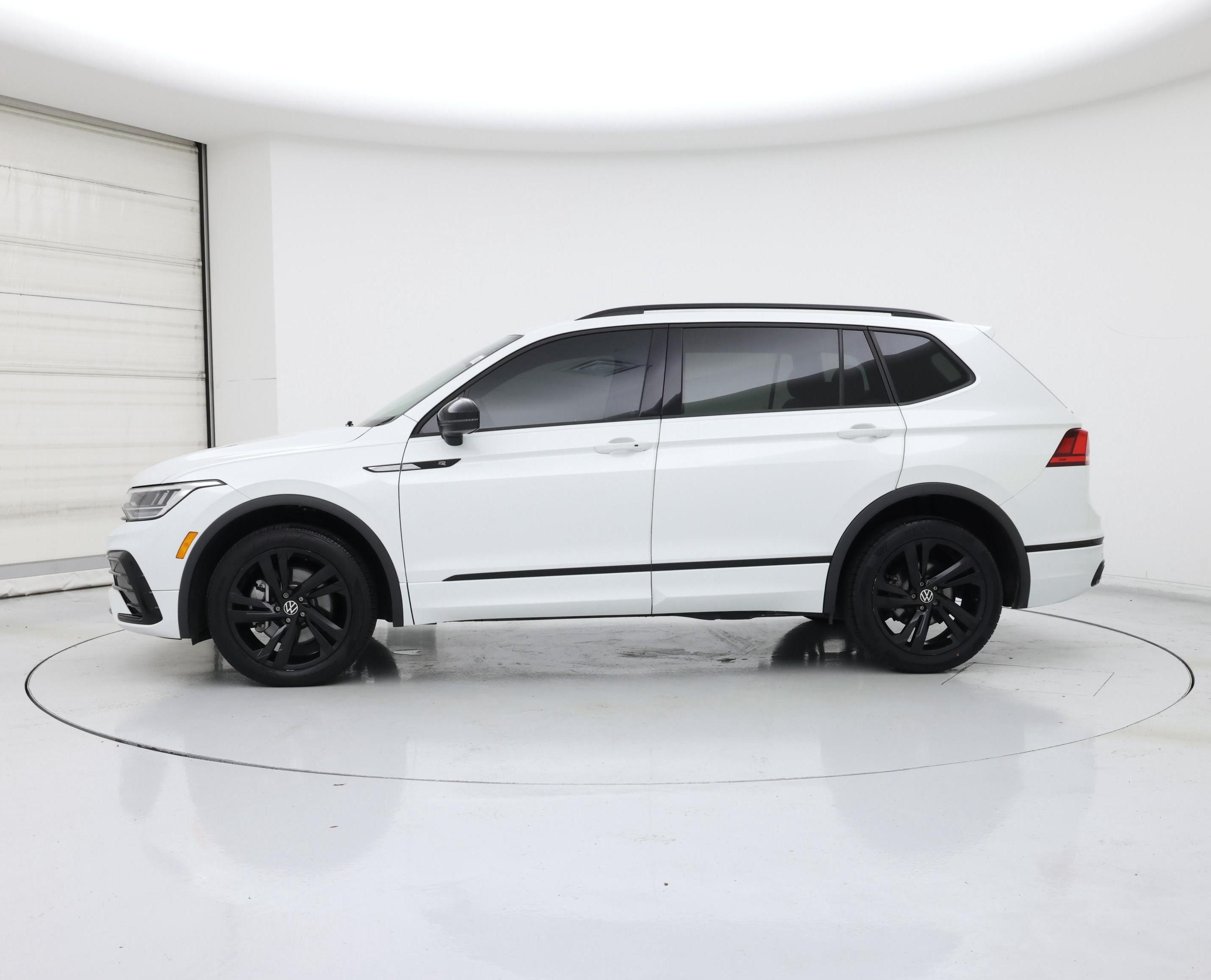 Thumbnail: 2023 Volkswagen Tiguan - 3