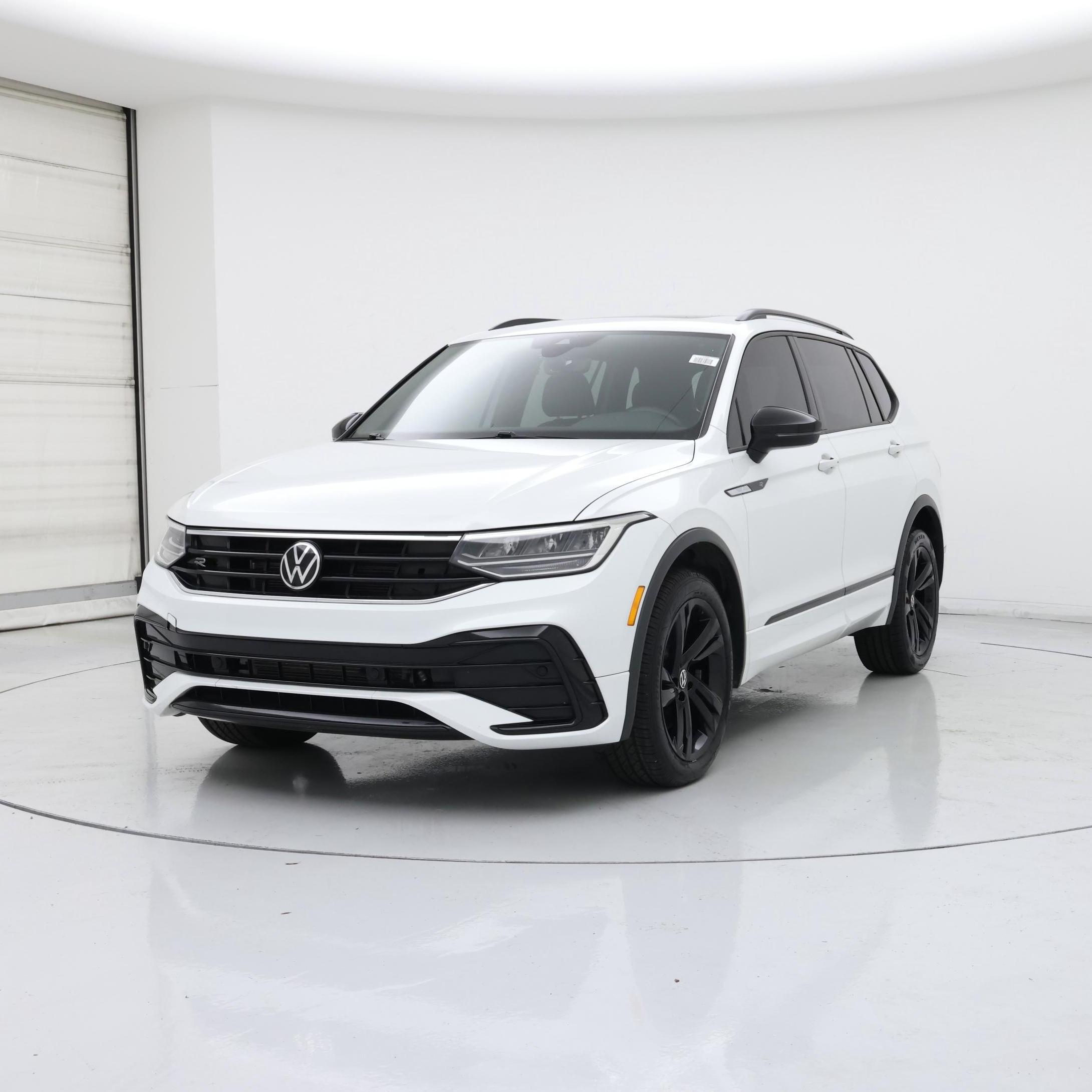 Thumbnail: 2023 Volkswagen Tiguan - 4
