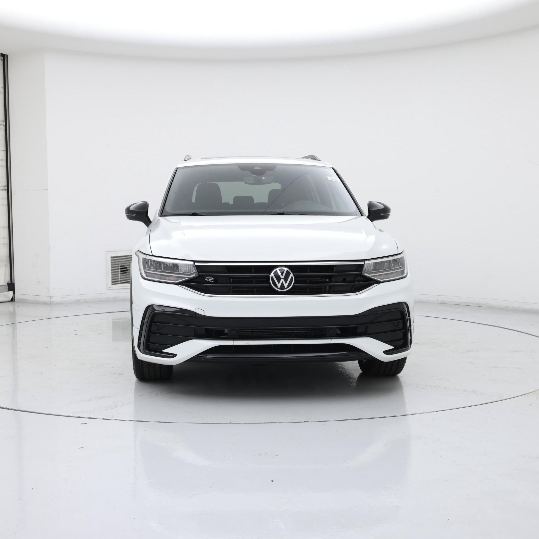 Thumbnail: 2023 Volkswagen Tiguan - 5