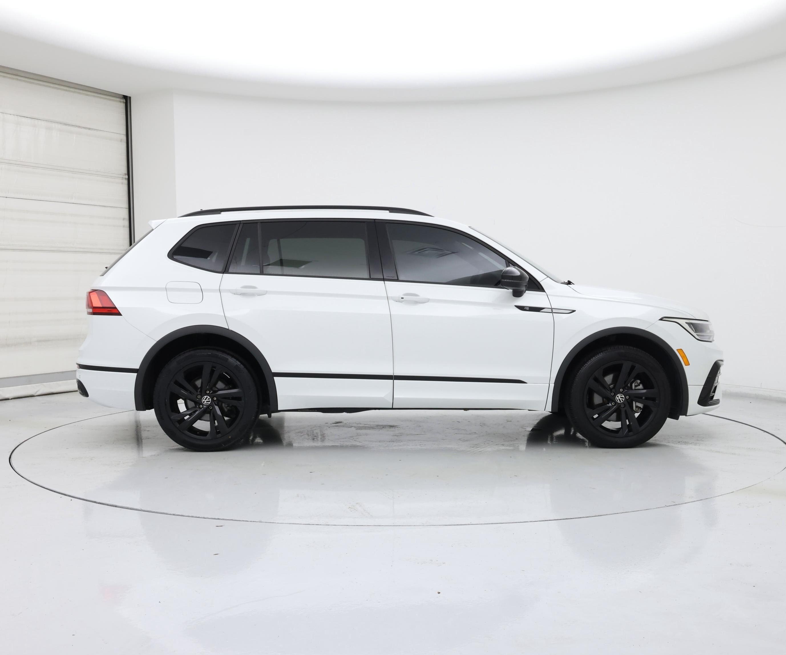 Thumbnail: 2023 Volkswagen Tiguan - 7