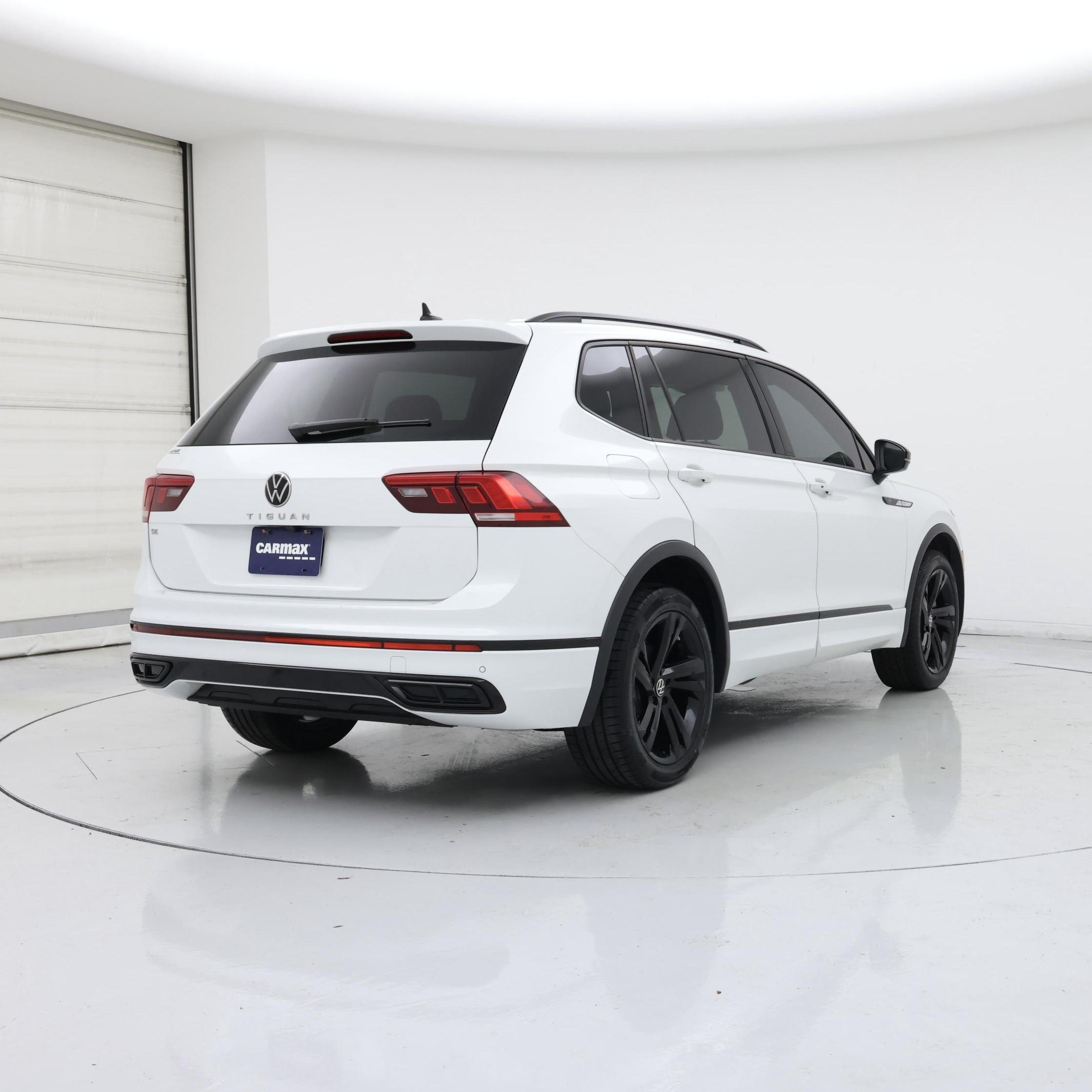 Thumbnail: 2023 Volkswagen Tiguan - 8