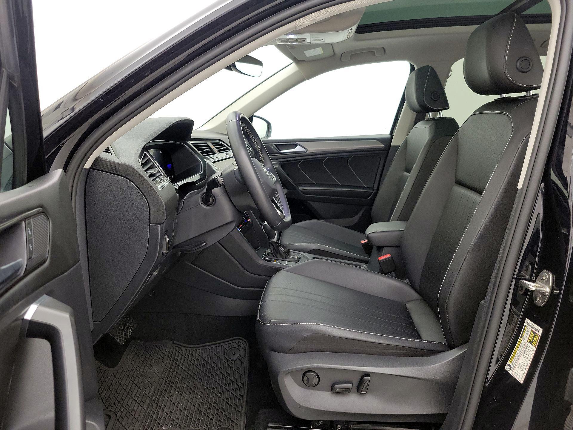 Thumbnail: 2023 Volkswagen Tiguan - 11