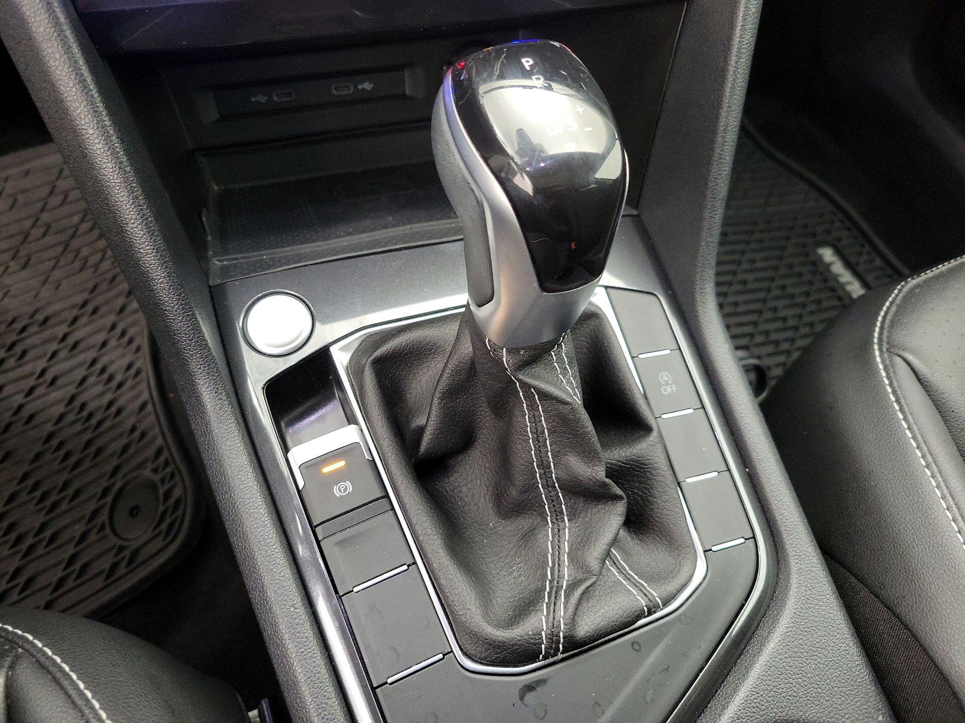 Thumbnail: 2023 Volkswagen Tiguan - 17