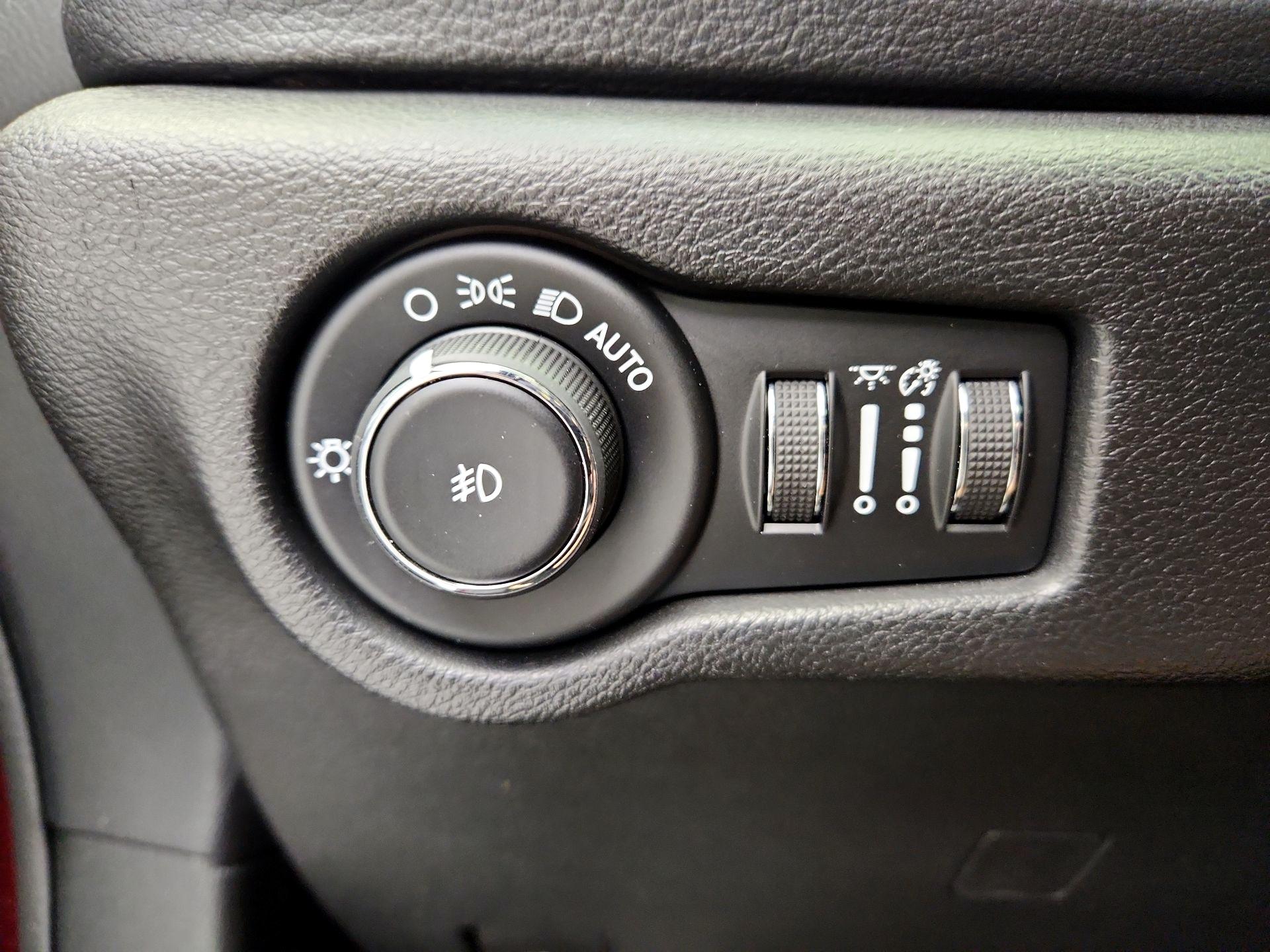 Thumbnail: 2019 Chrysler Pacifica - 13