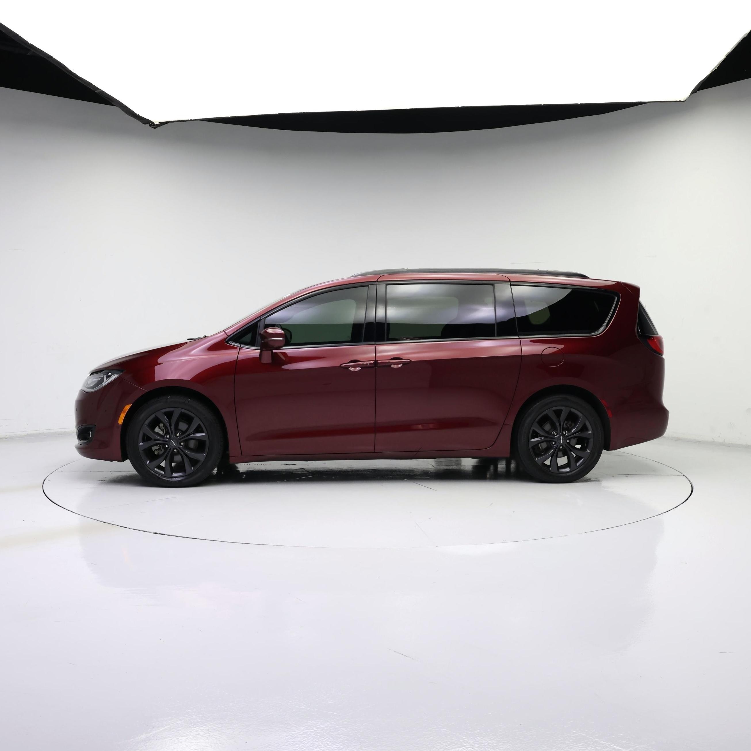 Thumbnail: 2019 Chrysler Pacifica - 3