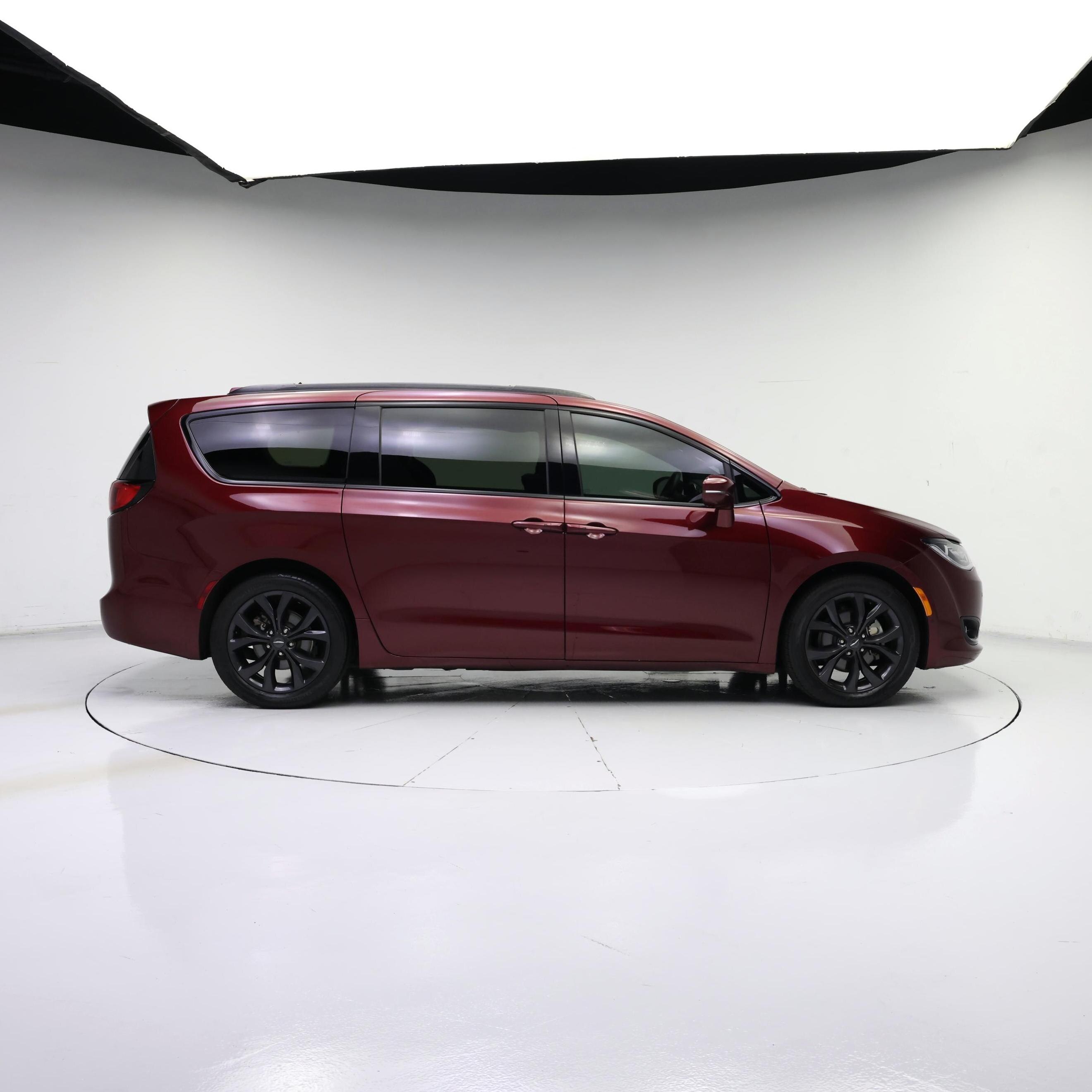 Thumbnail: 2019 Chrysler Pacifica - 7