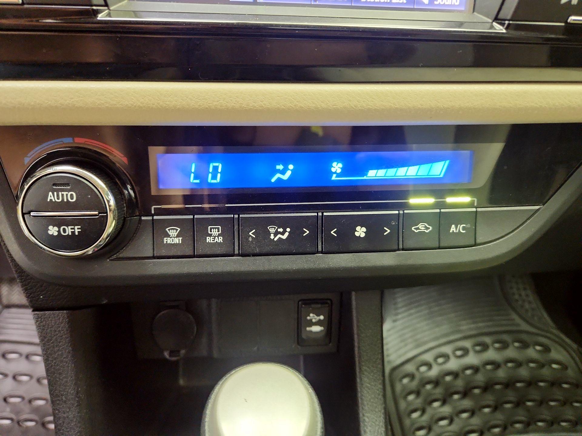 Thumbnail: 2014 Toyota Corolla - 16