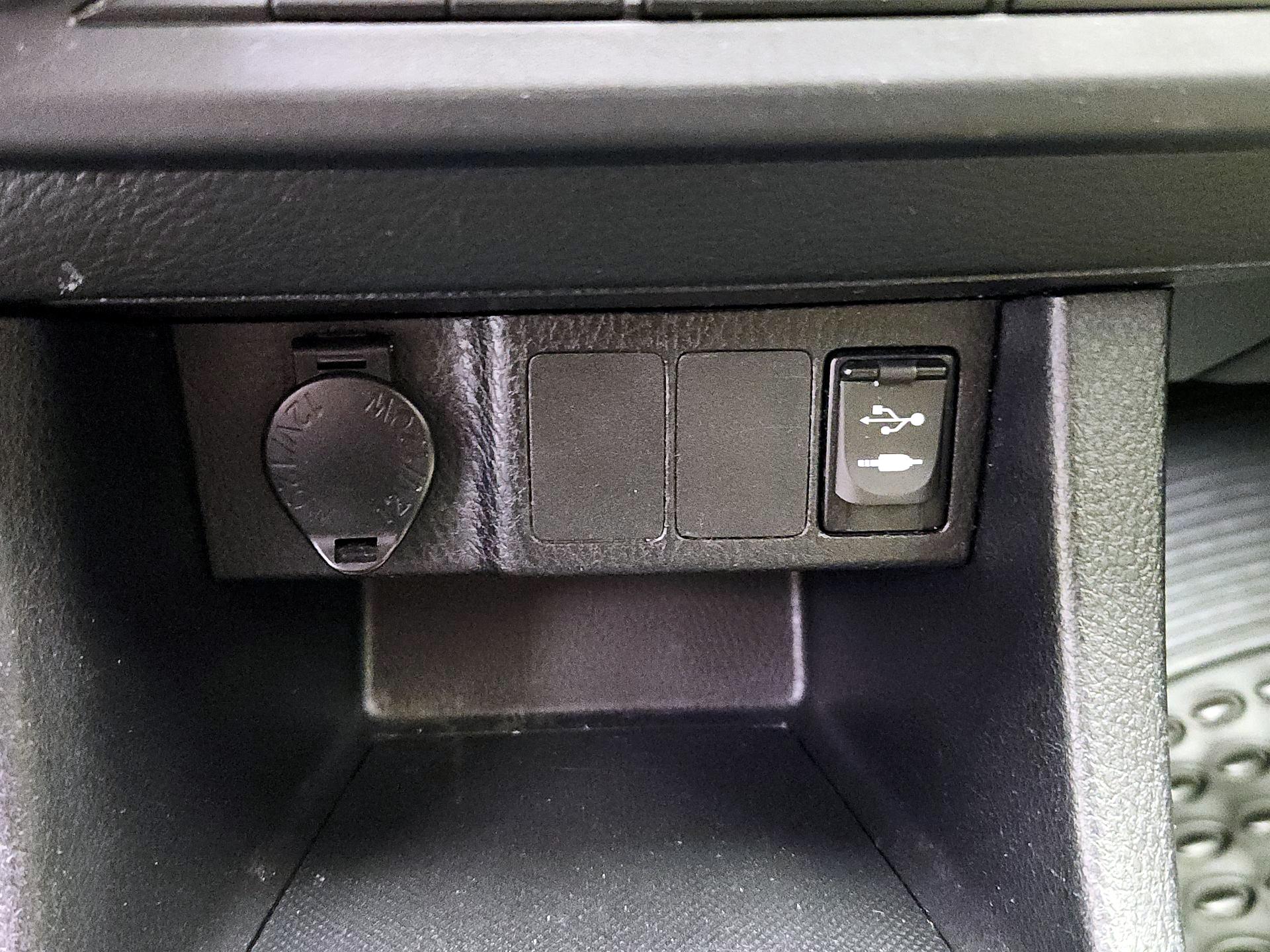 Thumbnail: 2014 Toyota Corolla - 18