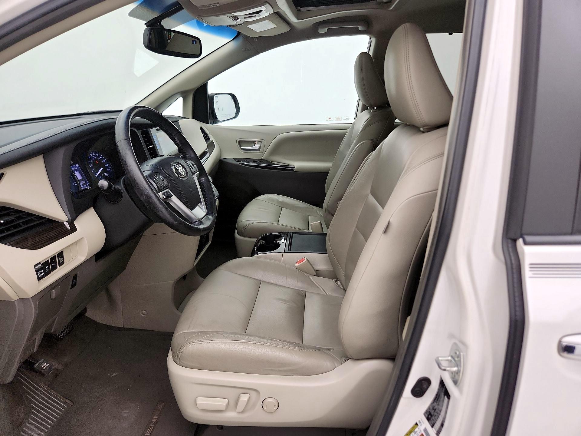 Thumbnail: 2015 Toyota Sienna - 11